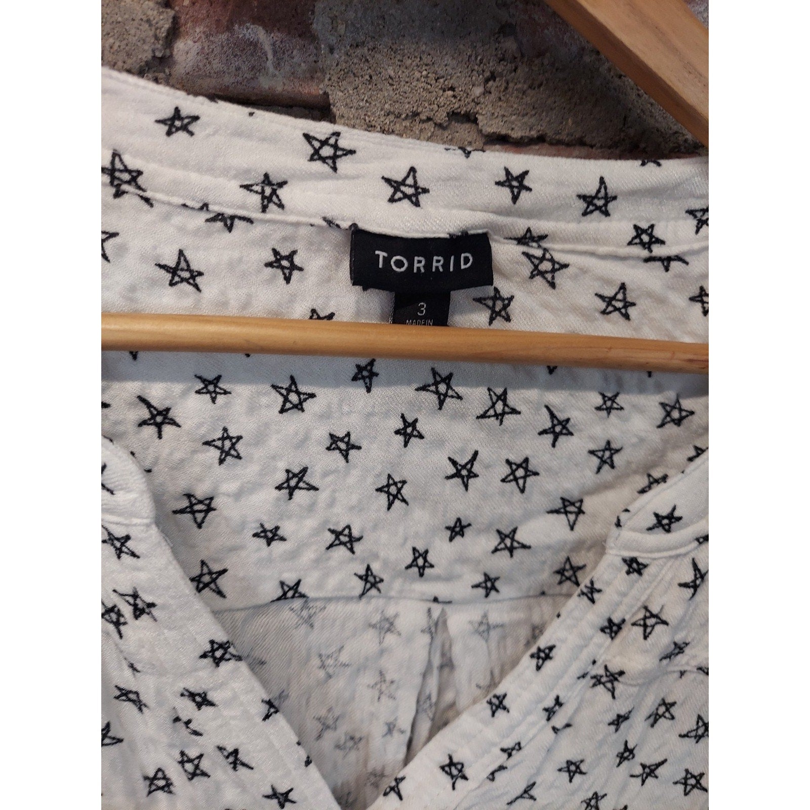 TORRID Womens Cold Shoulder Plus Size 3 White Black Star Print Henley Top