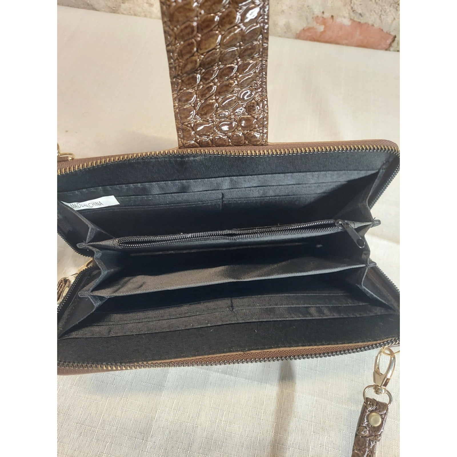 Womens Wallet Crossbody Bag Tan Brown Crocodile Embossed Removable Strap