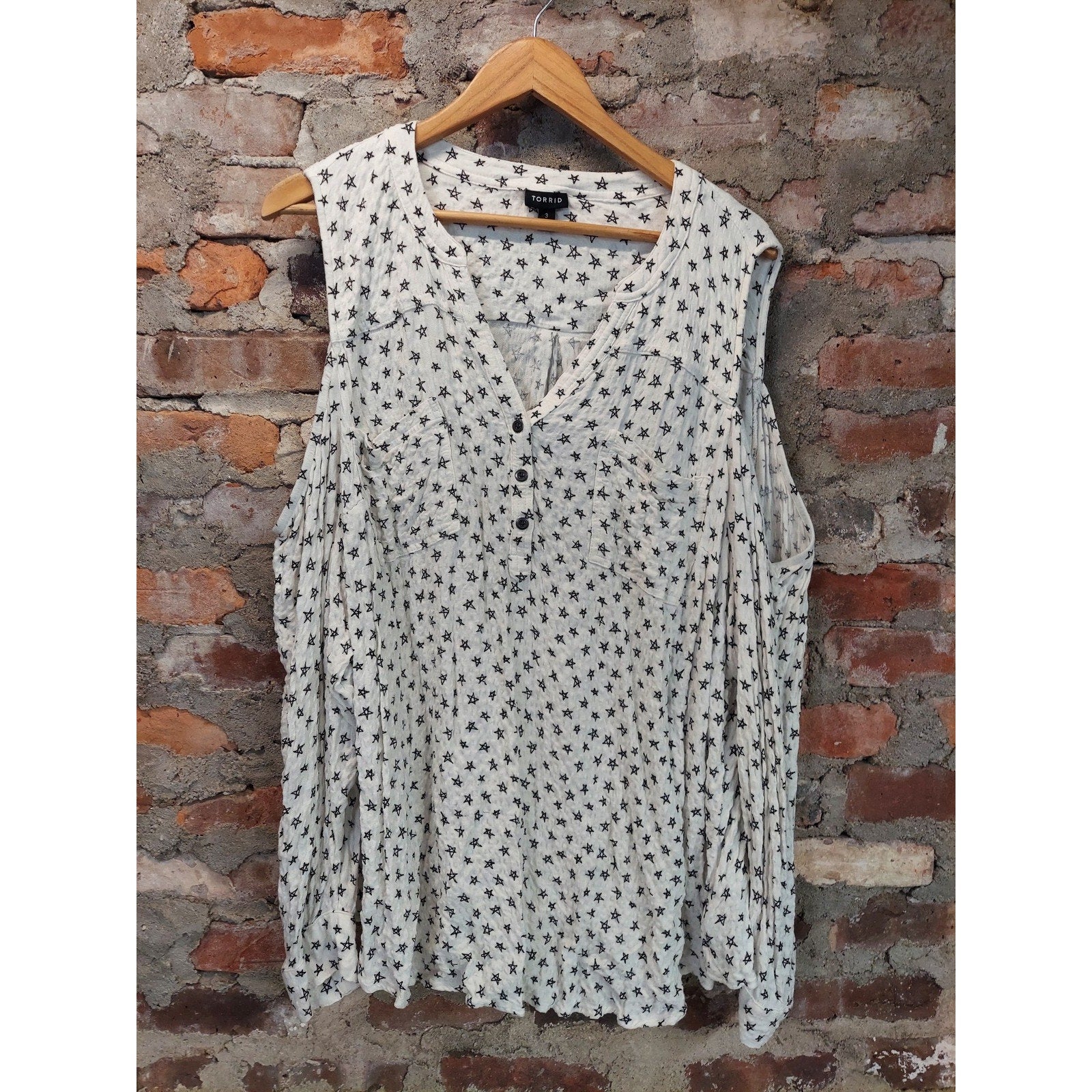 TORRID Womens Cold Shoulder Plus Size 3 White Black Star Print Henley Top