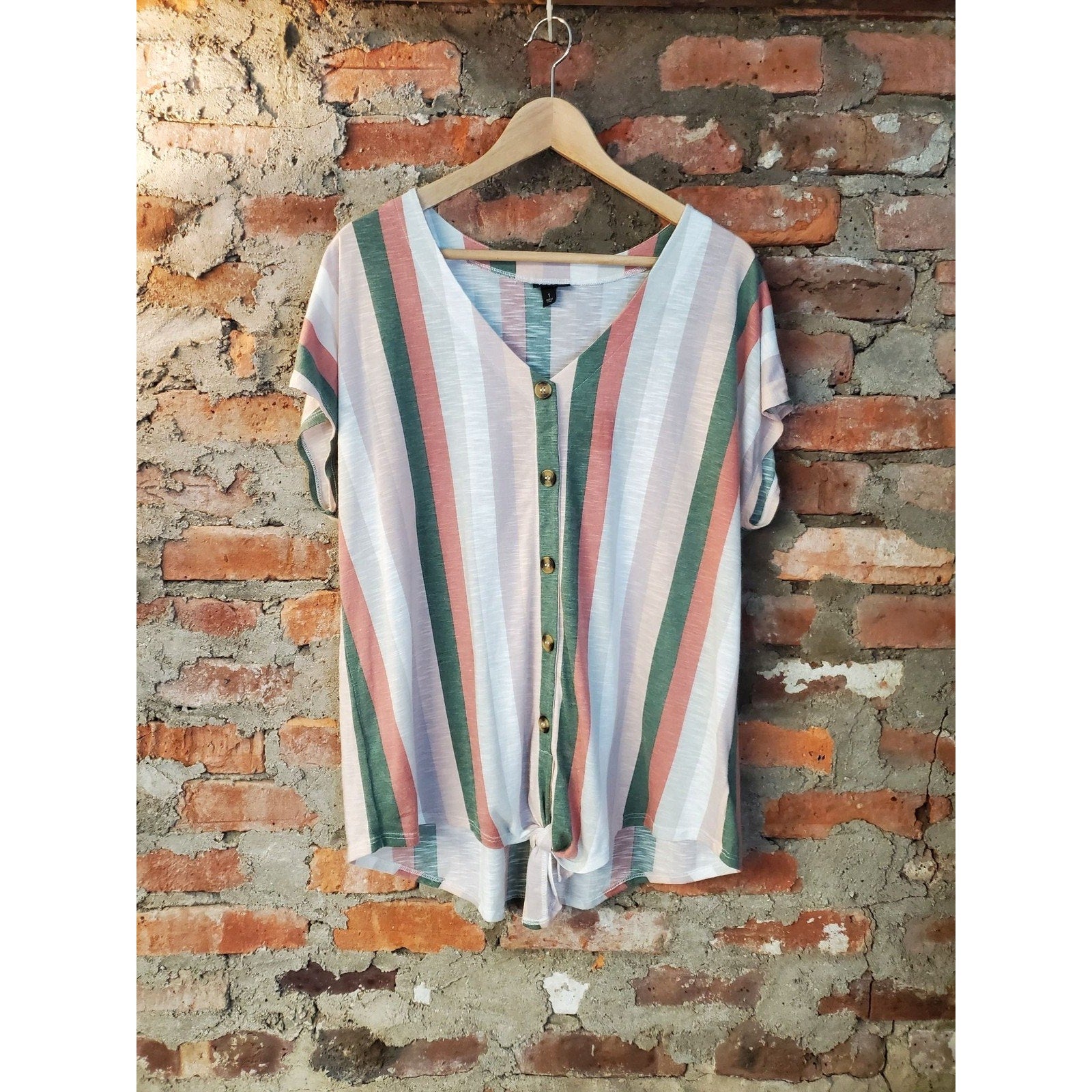 Torrid Womens Striped Top Blouse Size 1 1X Button Front Tie Front V-Neck