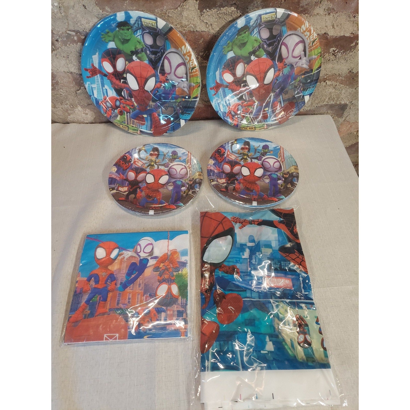 Marvel Spidey Spider-Man Plates Napkins Tablecloth Birthday Kids Party Set