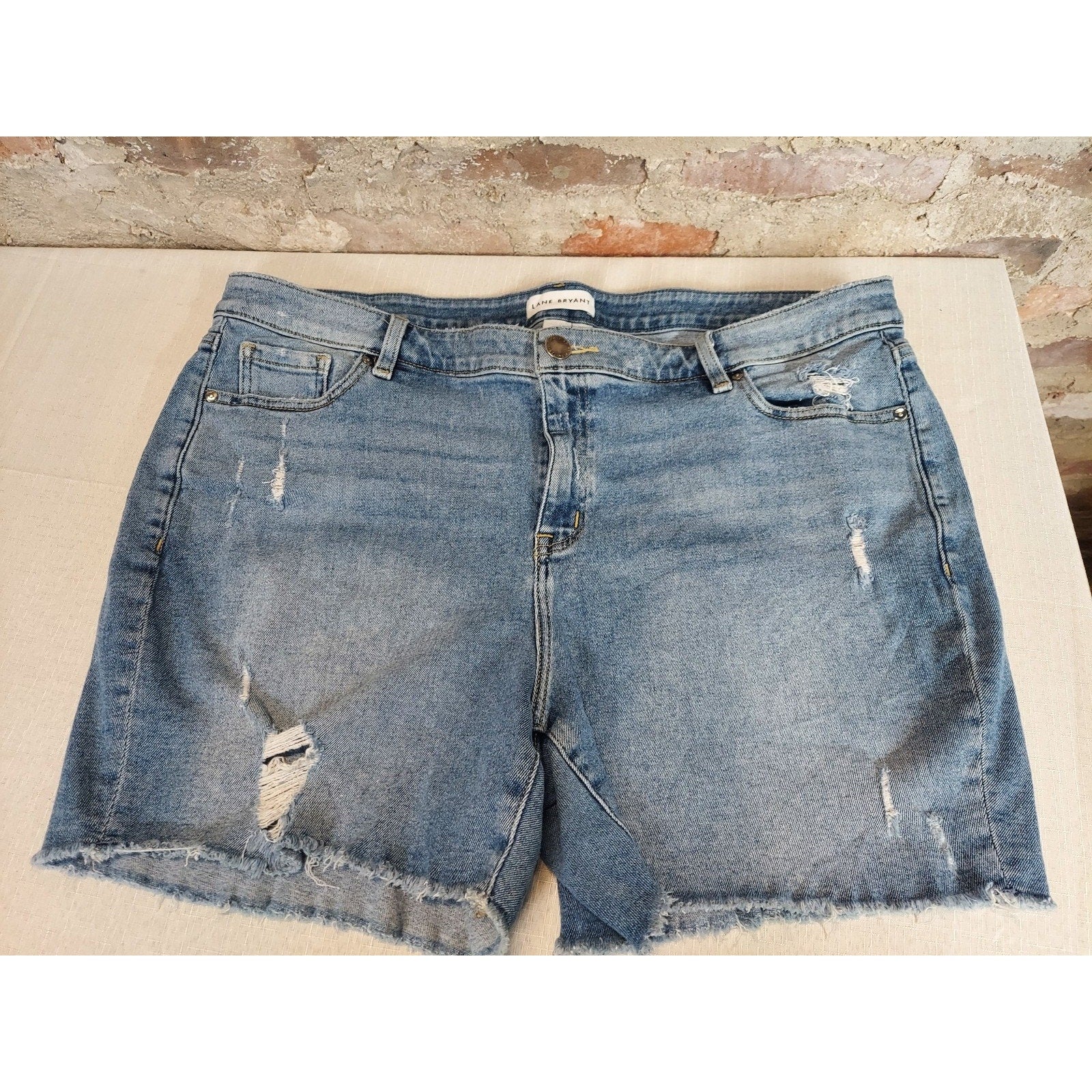 Lane Bryant Womens Denim Shorts Sz 18 Light Wash Blue Distressed Ripped Raw Hem