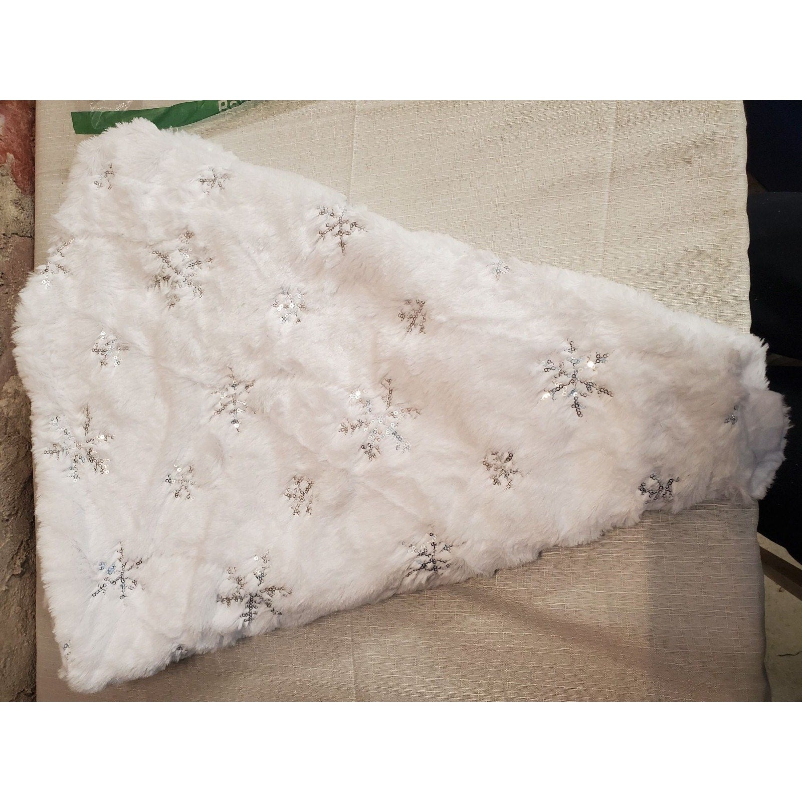 Faux Fur Christmas Tree Skirt White Plush Silver Sequin Snowflake Holiday Decor