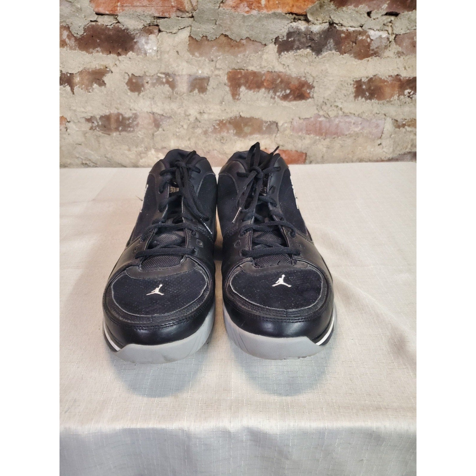 Jordan Mens Sneakers US 12 Black White Zoom Athletic Basketball Shoes 2011