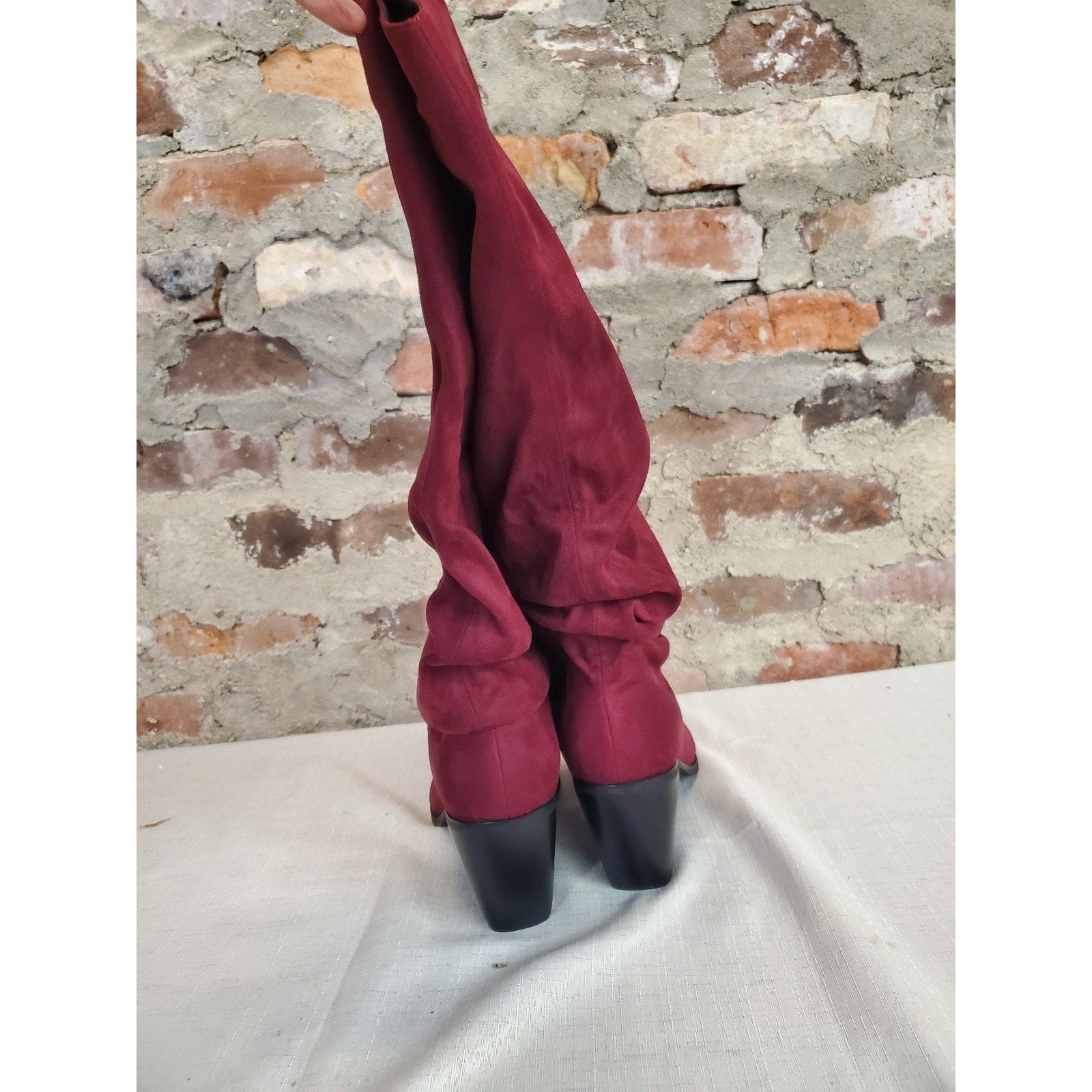 Womens 9 Knee High Slouch Boots Burgundy Faux Suede Pointed Toe Block Heel Metal