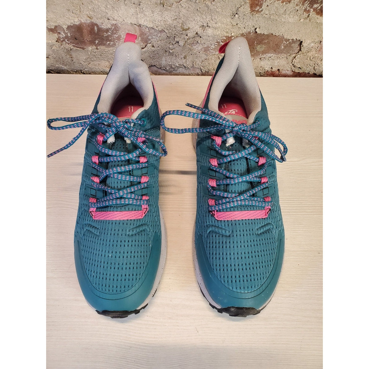 Avia Athletic Running Shoes Size 11 Teal Pink Mesh Upper Sneakers