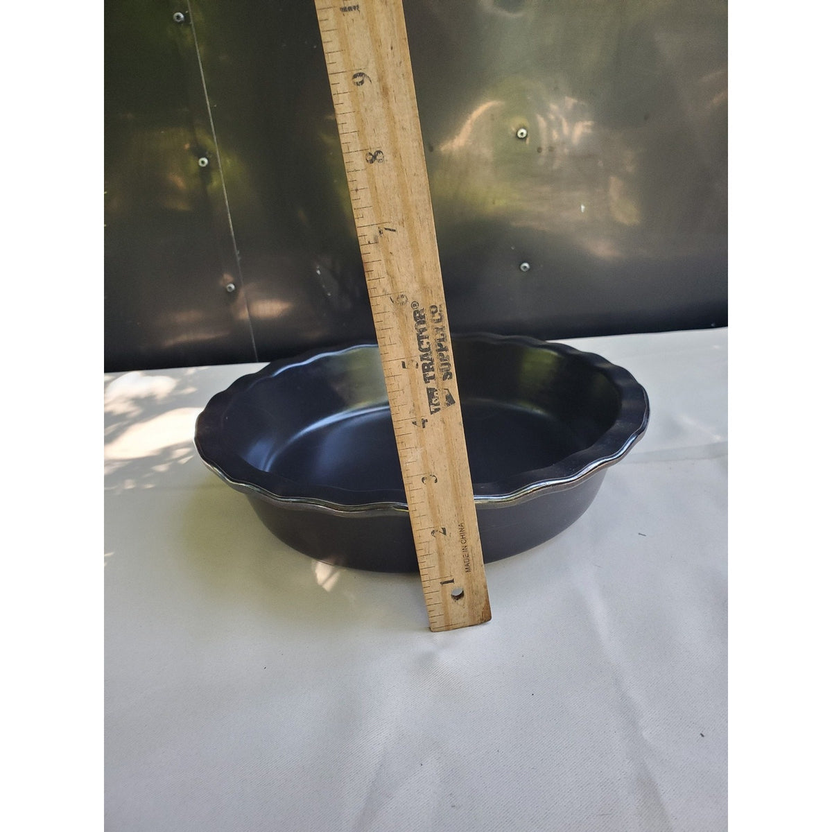 Thyme & Table Stoneware Pie Plate 9.5 Inch Black Scalloped Edge Baking