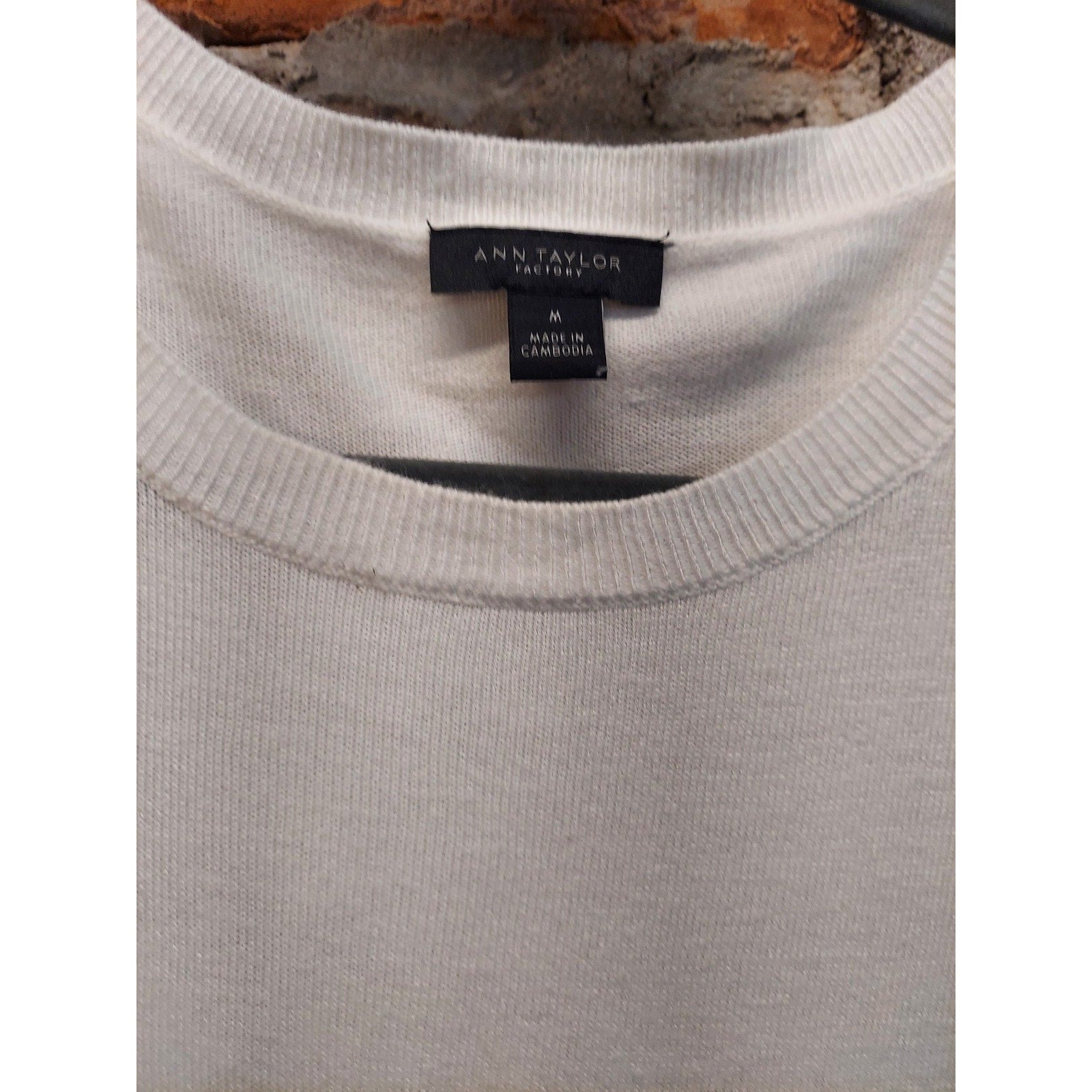Ann Taylor Factory Womens Knit Top Short Sleeve Sweater M Cream Crewneck