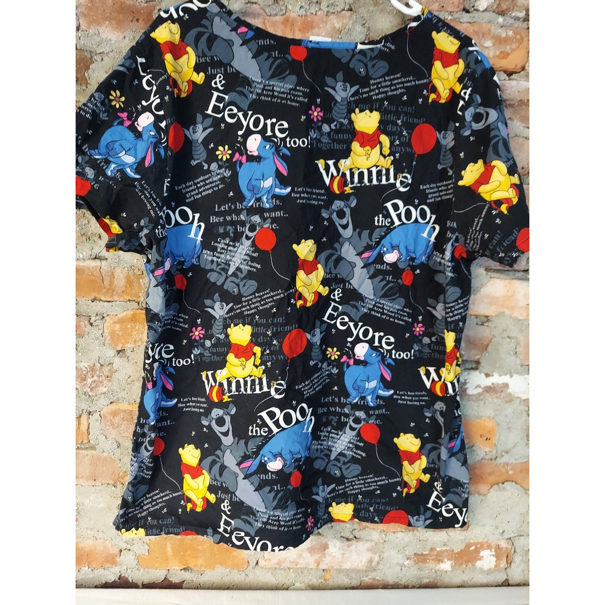 Womens 2X Scrub Top Winnie The Pooh Eeyore Black Multicolor V Neck Short Sleeve