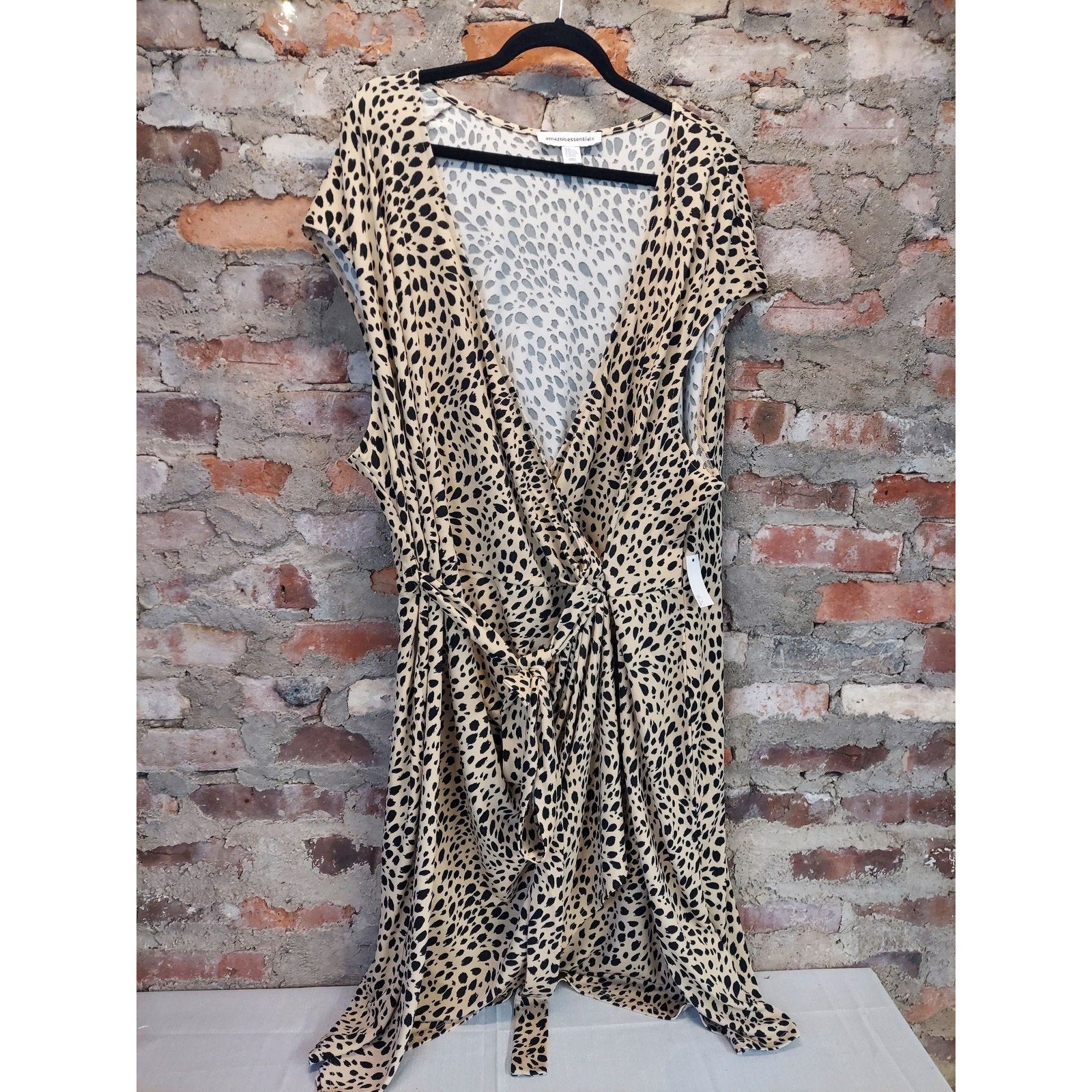 Amazon Essentials Womens Wrap Dress Size 6X Plus Tan Black Leopard Print