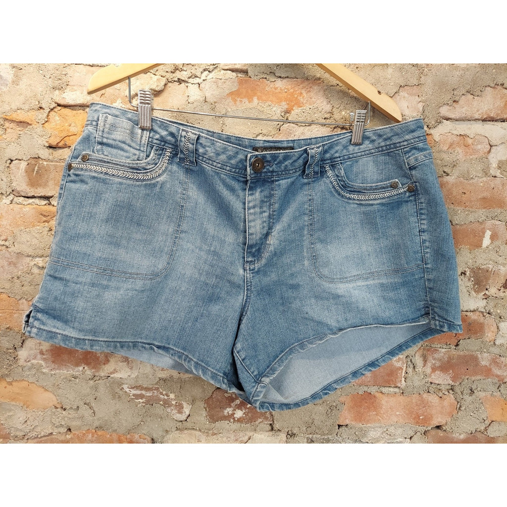 Baccini Womens Denim Jean Shorts 18W Light Wash Blue Embellished Pockets