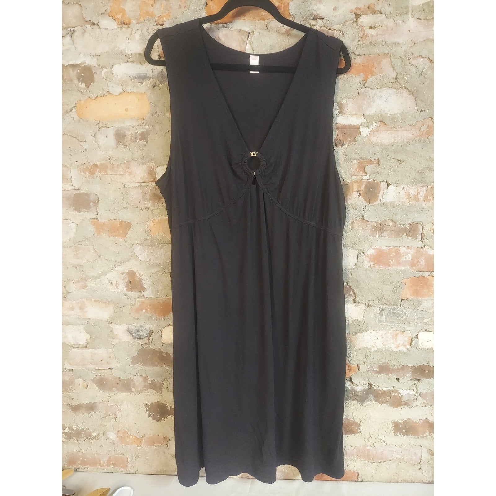 Tropical Escape Womens Dress 1X Black V Neck Sleeveless Metal Ring Detail