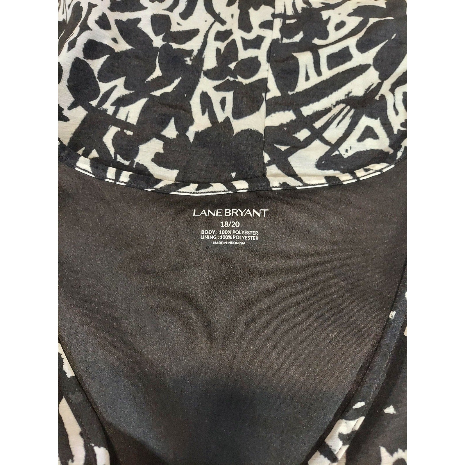 Lane Bryant Womens Tank Top Size 18/20 Black White Floral Abstract V Neck