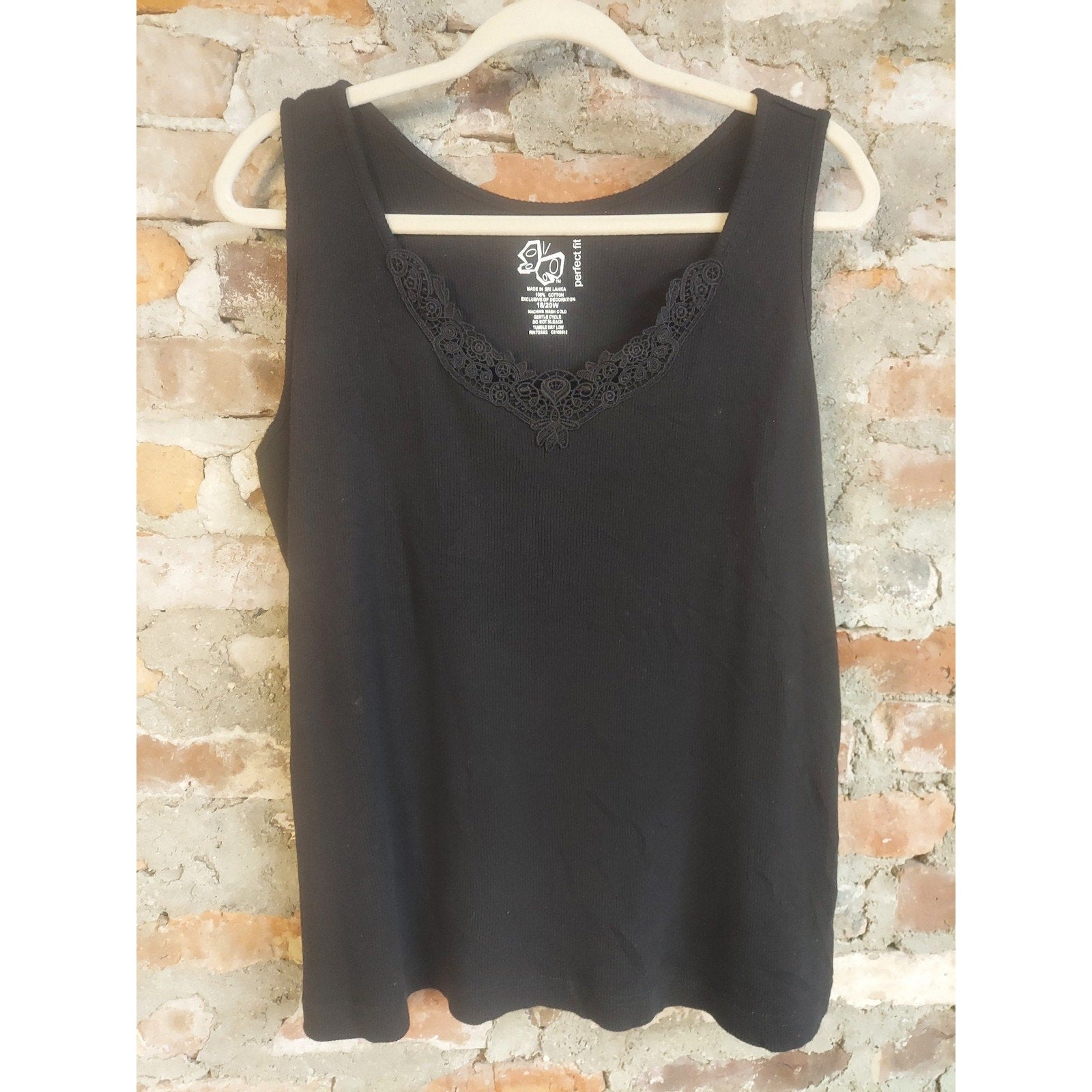 SO perfect fit Womens Tank Top 18/20W Black Ribbed Lace Trim V Neck Sleeveless