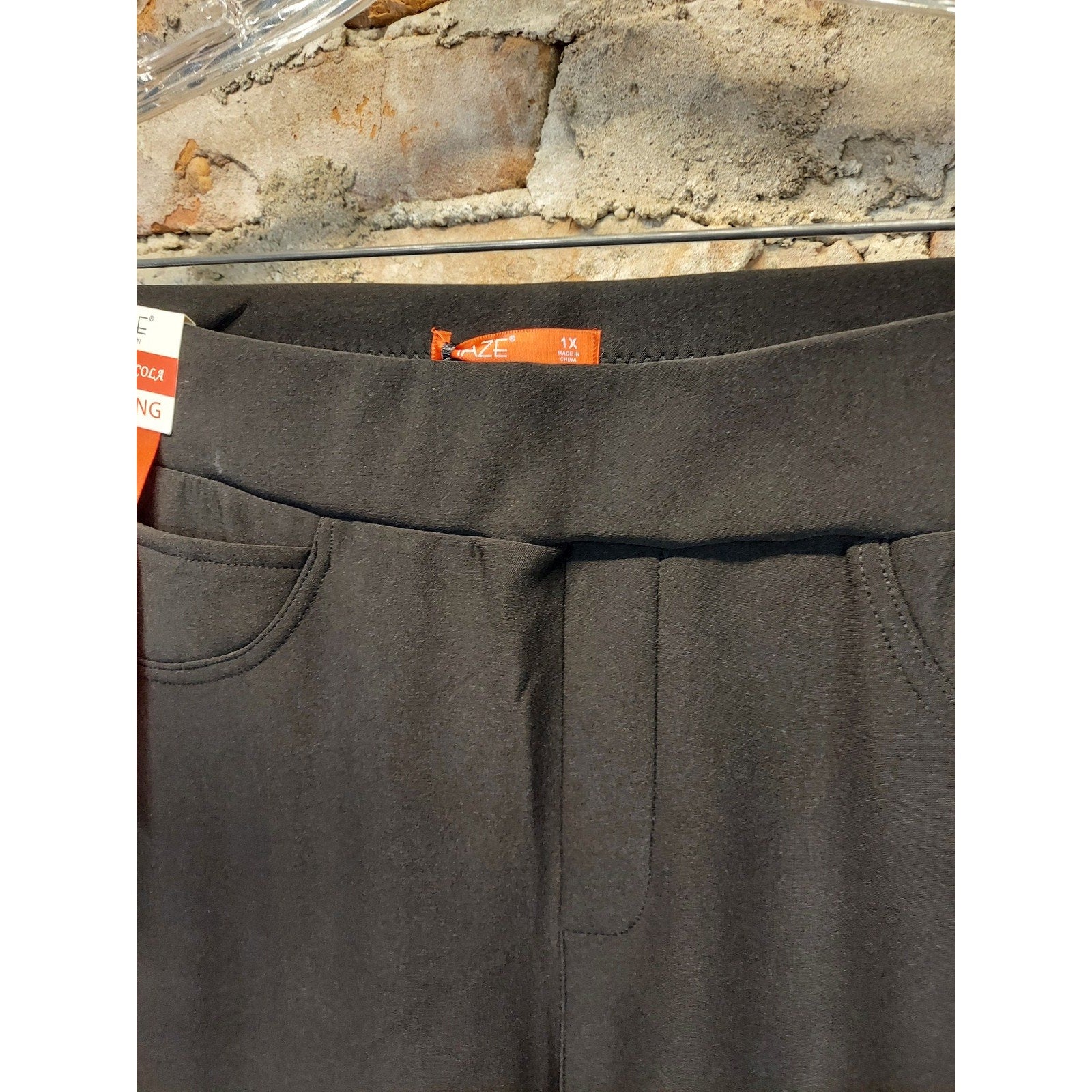 MAZE Womens Plus Size 1X Black Scuba Treggings Levanta Cola Stretch Skinny Pants