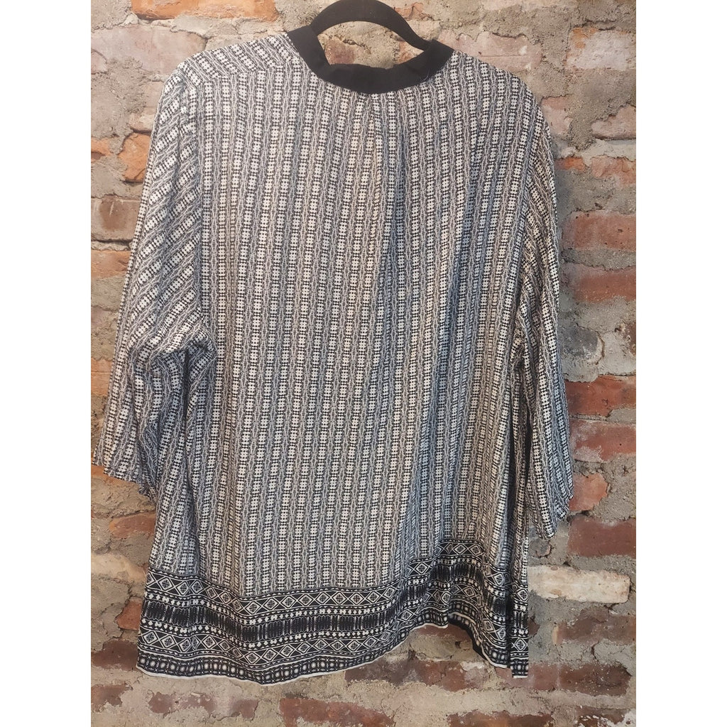 Cynthia Rowley Womens Tunic Blouse 1X Black White Geometric Print 3/4 Sleeve V