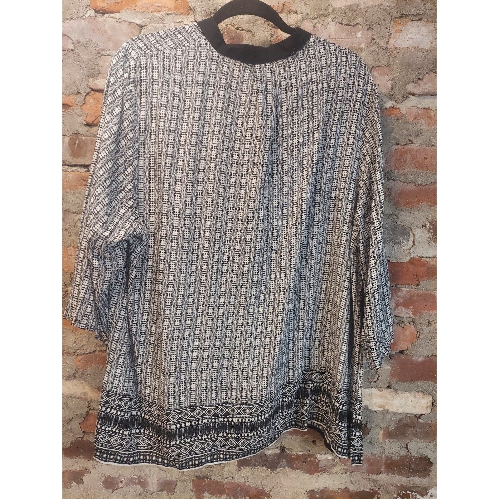 Cynthia Rowley Womens Tunic Blouse 1X Black White Geometric Print 3/4 Sleeve V