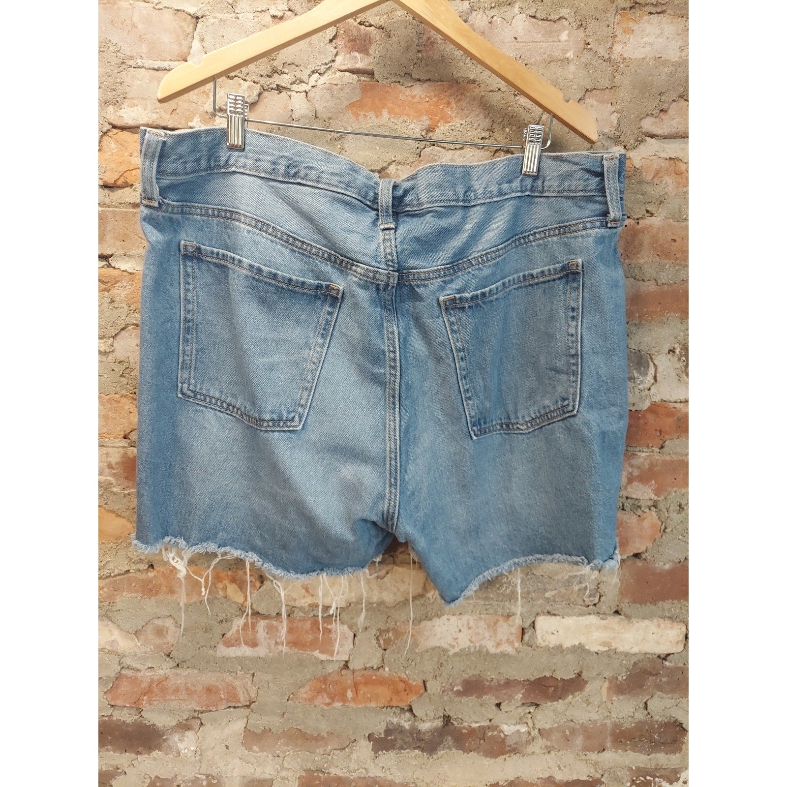 Old Navy Womens Denim Shorts 18 High Rise Slouchy Straight Distressed Frayed Hem