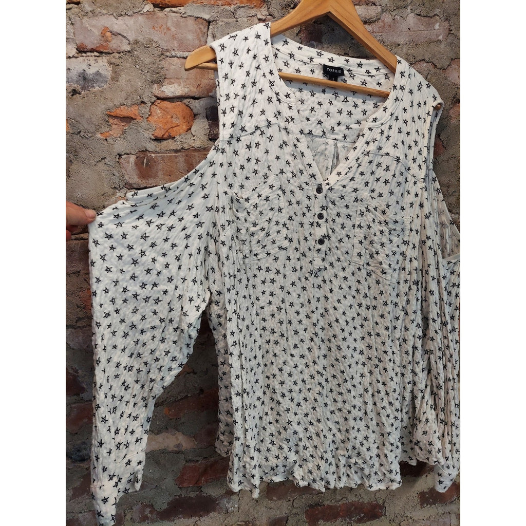 TORRID Womens Cold Shoulder Plus Size 3 White Black Star Print Henley Top
