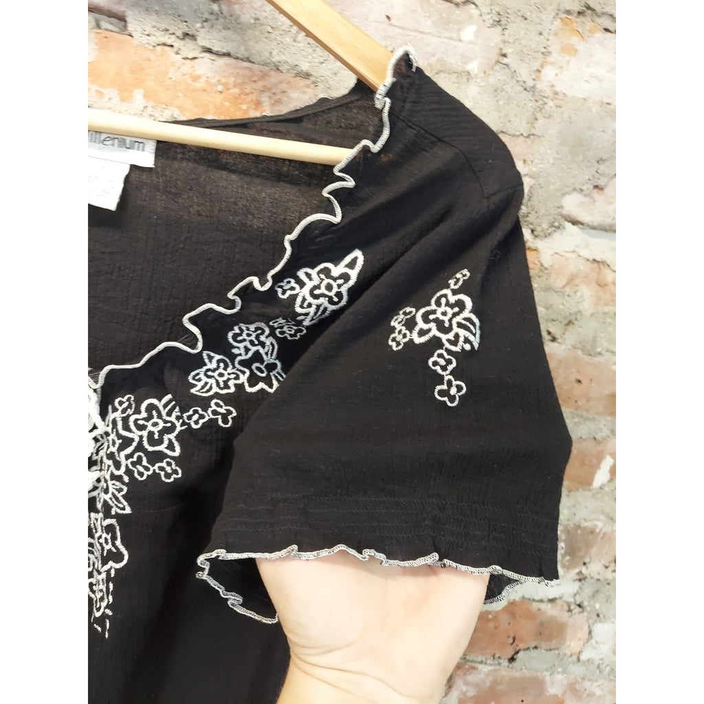Millennium Womens Tunic Blouse 2X Black White Embroidered Cotton V Neck