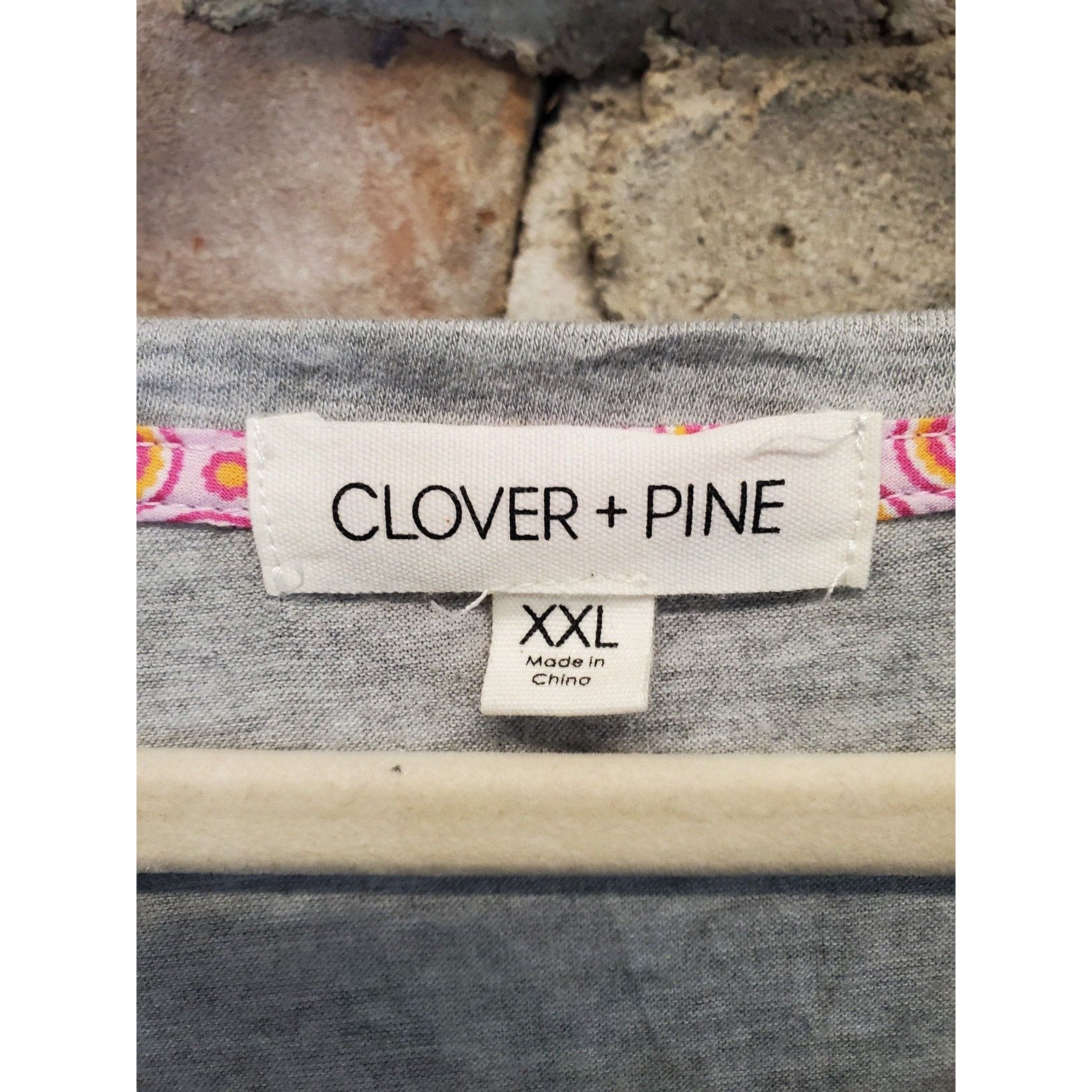 Clover + Pine Womens T Shirt XXL Gray Heart Animal Print Faux Fur Short Sleeve
