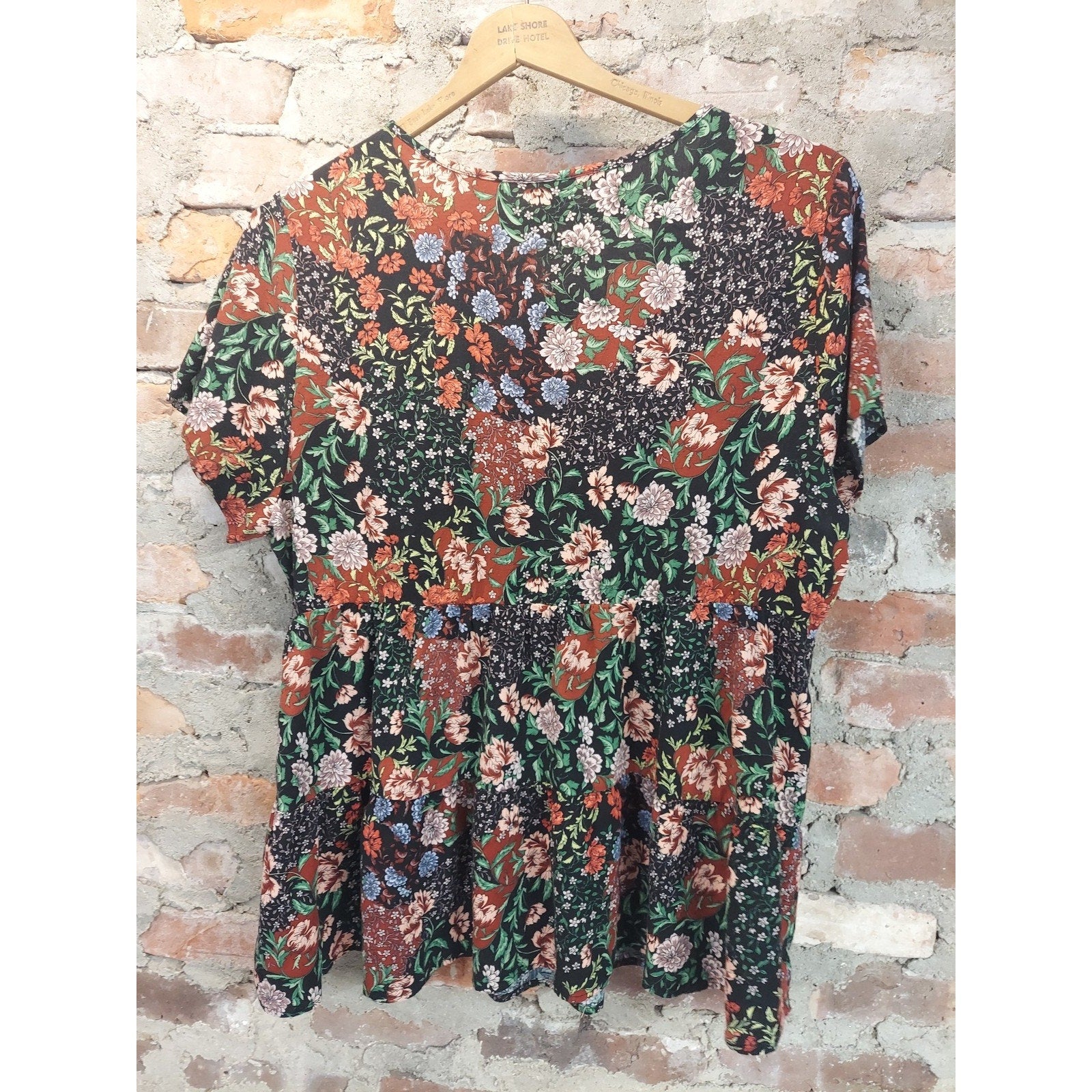 TORRID Womens Floral Tiered Peasant Blouse 2X Multicolor Short Sleeve V Neck