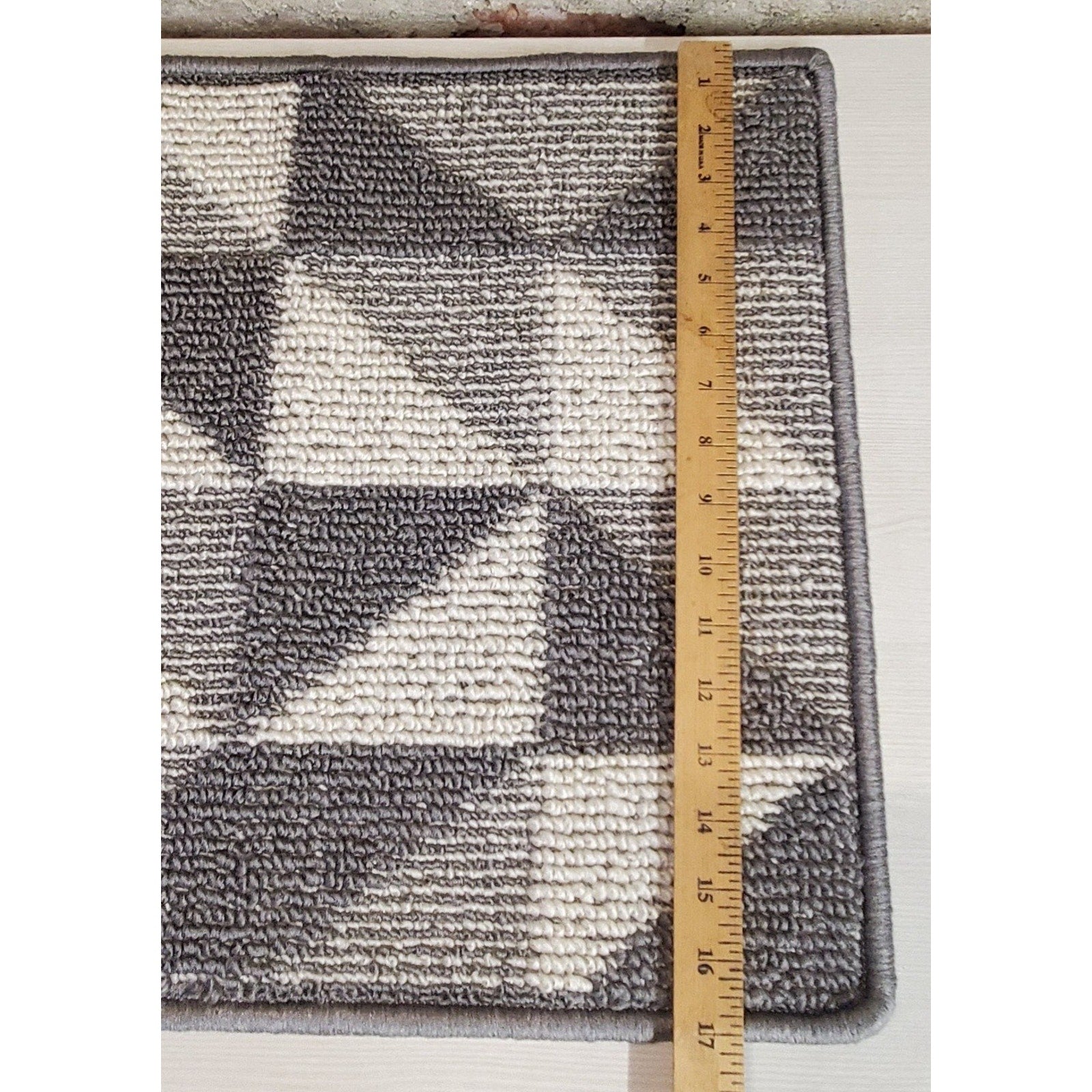 Geometric Pattern Bath Mat Gray White Modern Anti Slip Washable 27x17 Inch