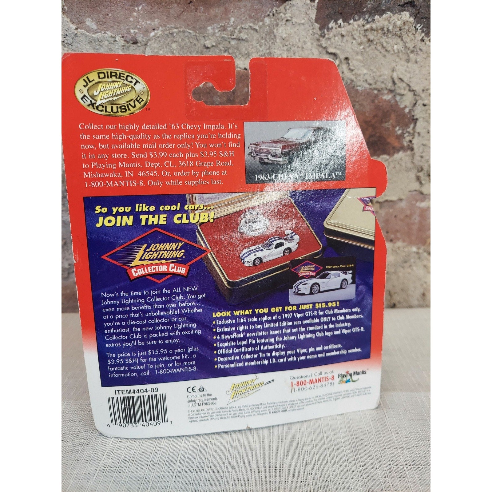Johnny Lightning Classic Gold 1973 Dodge Charger Playing Mantis Diecast Car 1:64
