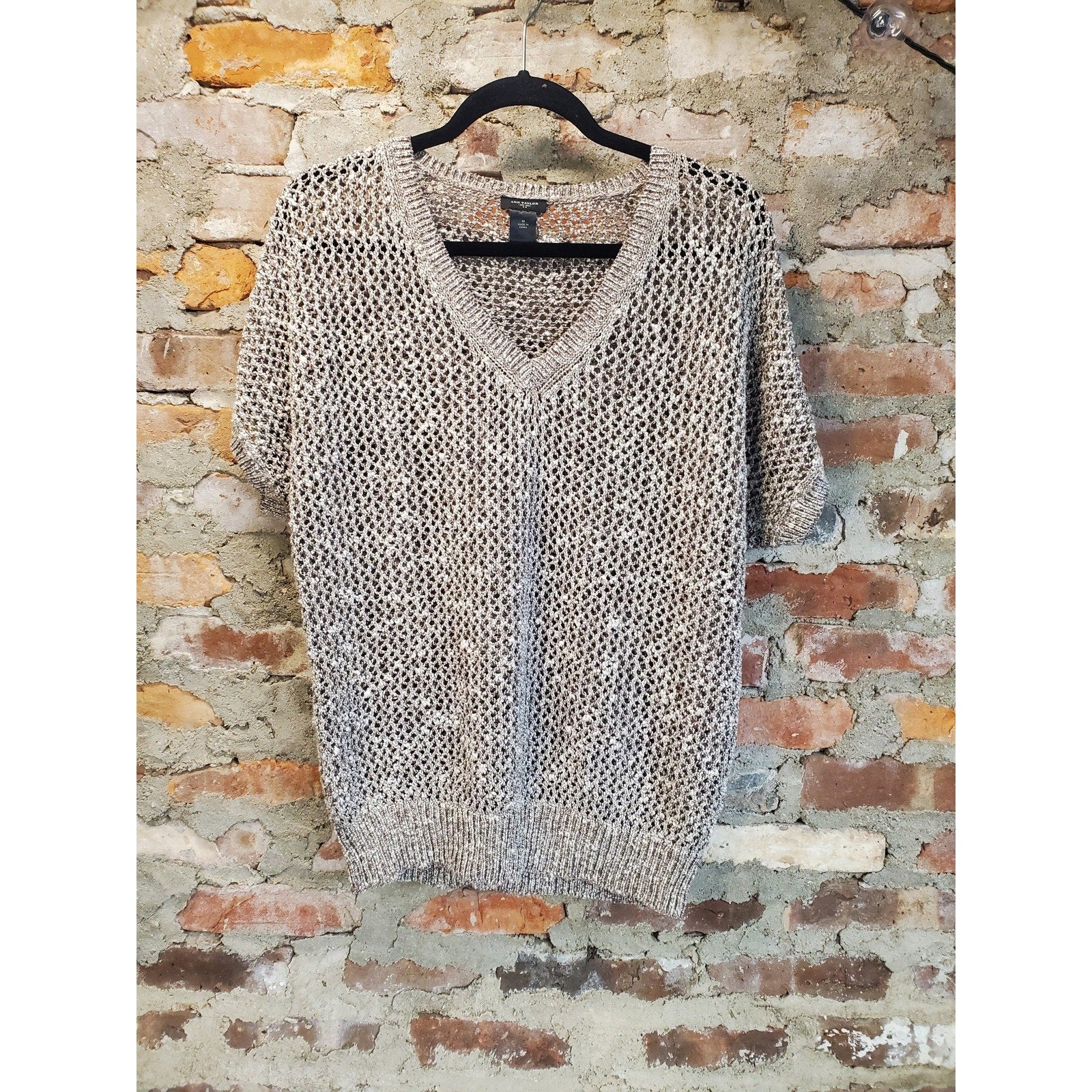 Ann Taylor Womens Open Knit Sweater M Cream Beige Metallic V Neck Short Sleeve