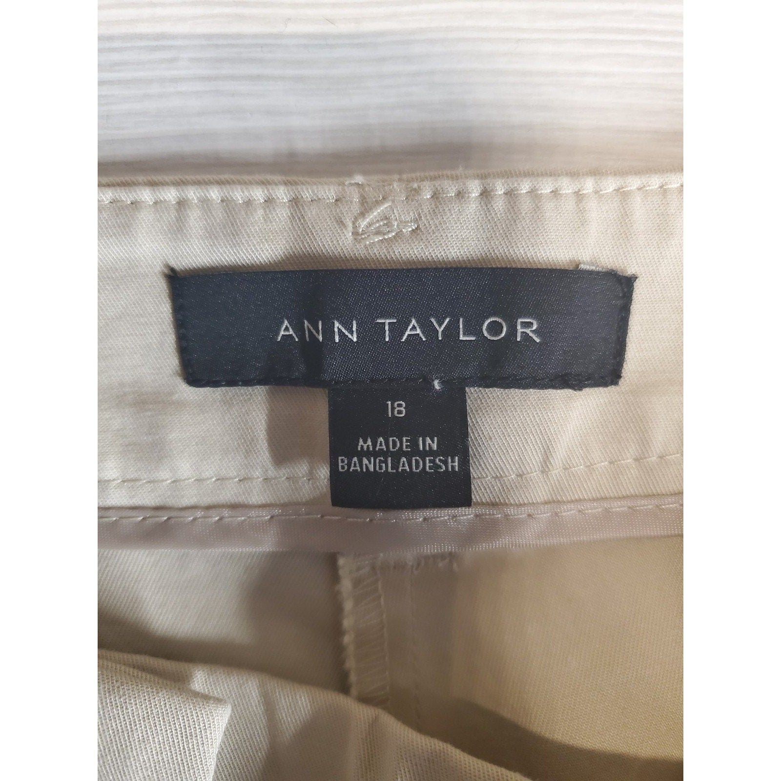 Ann Taylor Womens Size 18 Beige Chino Flat Front Shorts Classic Style