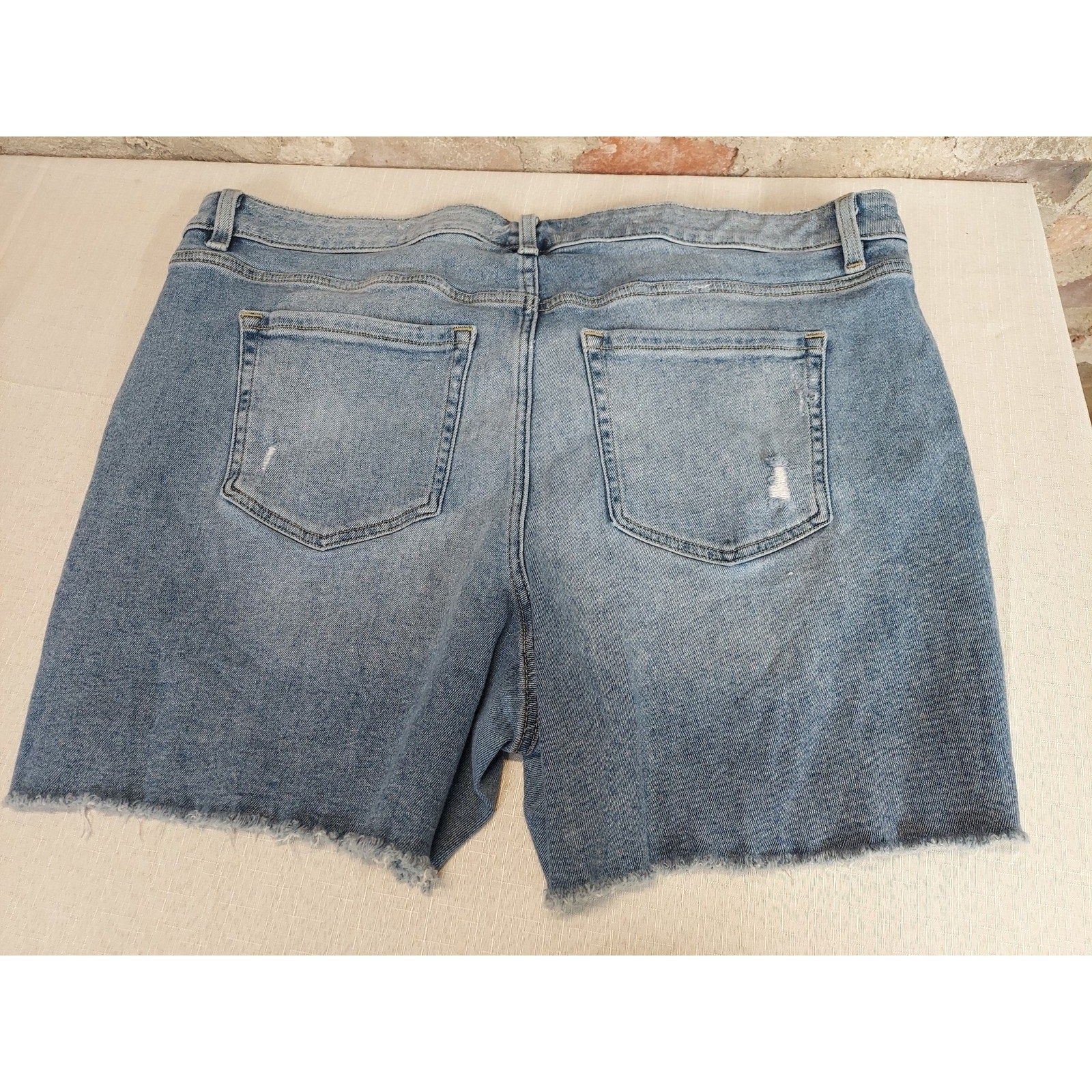 Lane Bryant Womens Denim Shorts Sz 18 Light Wash Blue Distressed Ripped Raw Hem