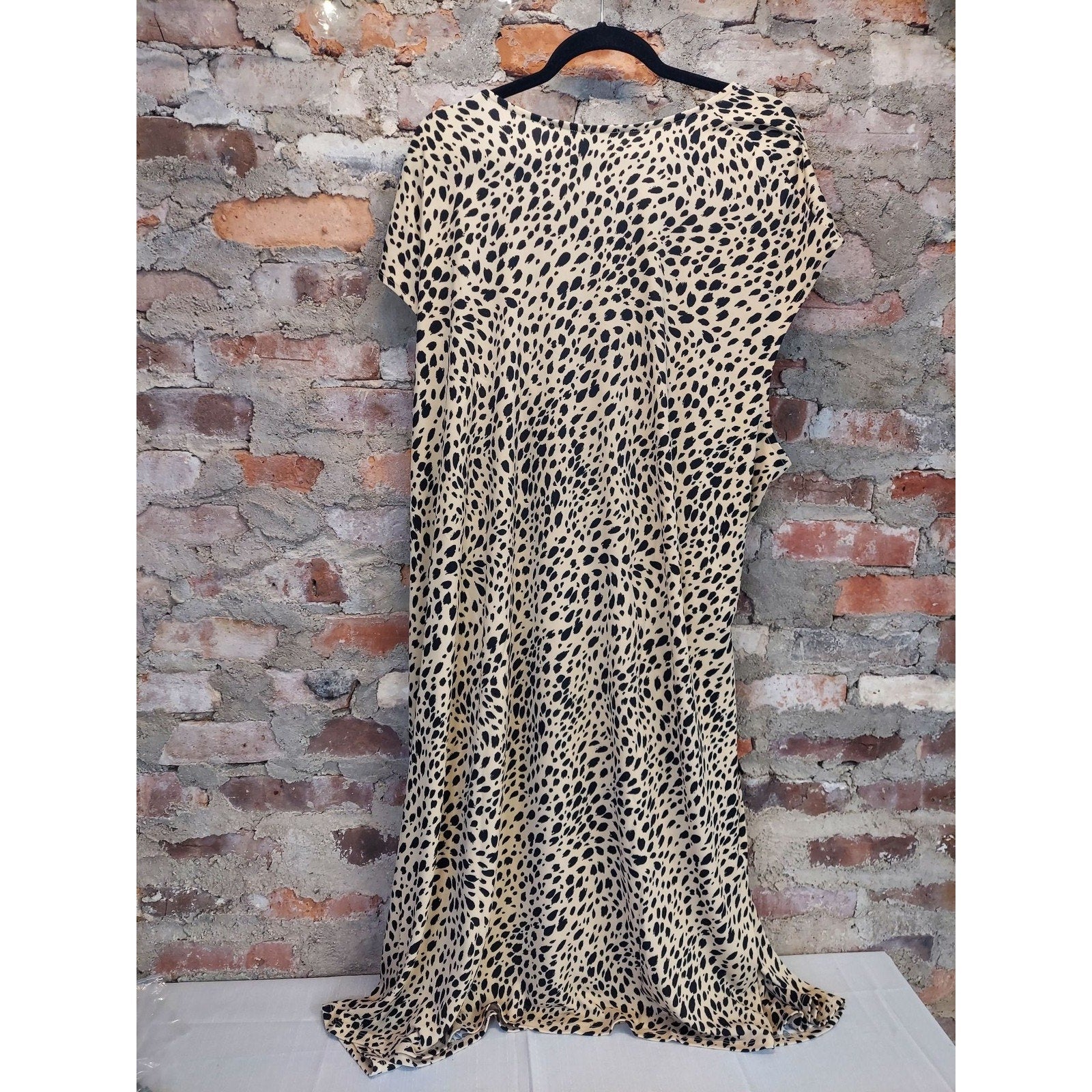 Amazon Essentials Womens Wrap Dress Size 6X Plus Tan Black Leopard Print