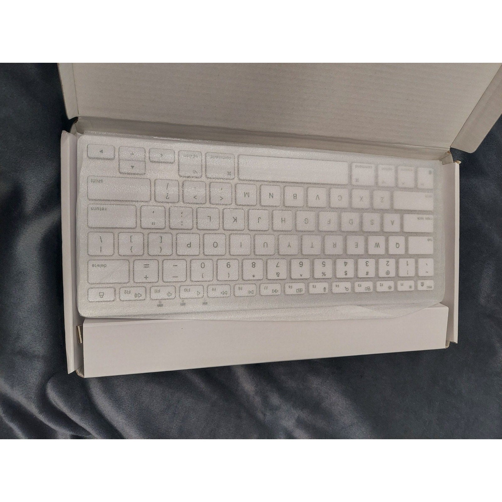 OMOTON Wired Keyboard KB004-A USB C A Compact Slim Layout White Silver