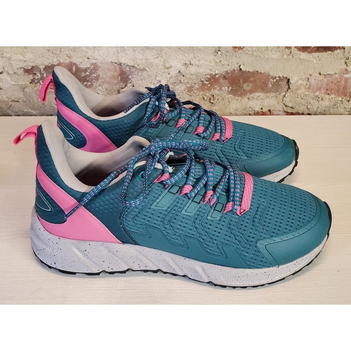 Avia Athletic Running Shoes Size 11 Teal Pink Mesh Upper Sneakers