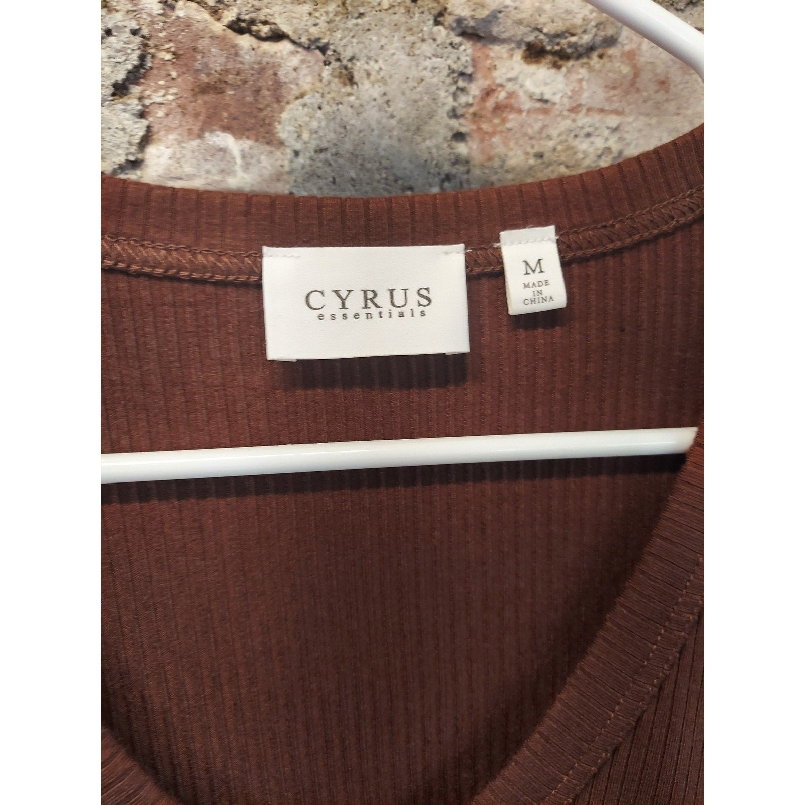 Cyrus Essentials Womens Ribbed Knit V Neck Long Sleeve Top Size M Brown