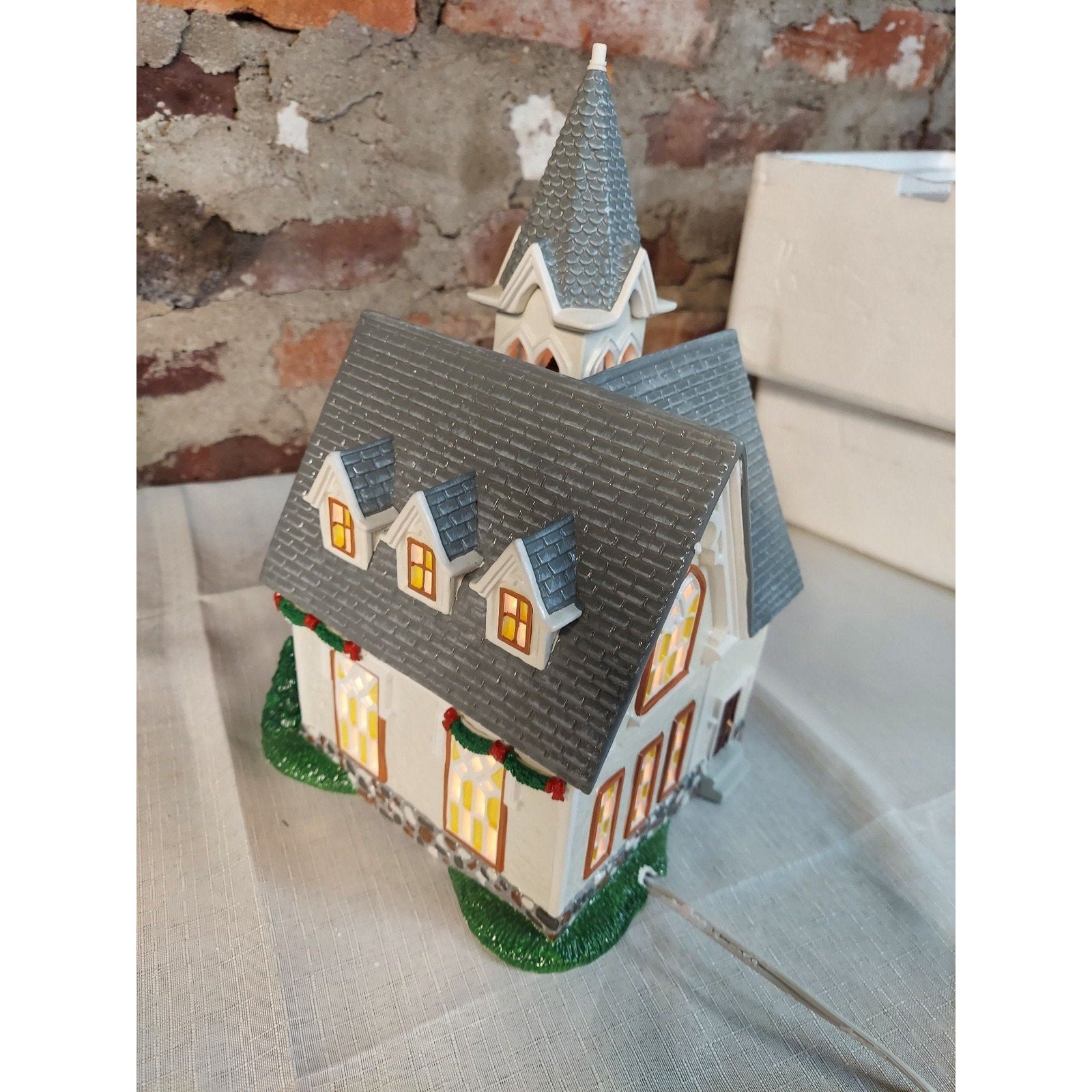 Department 56 Meadowbrook Church Snow Village Lighted House 54009 Original Box
