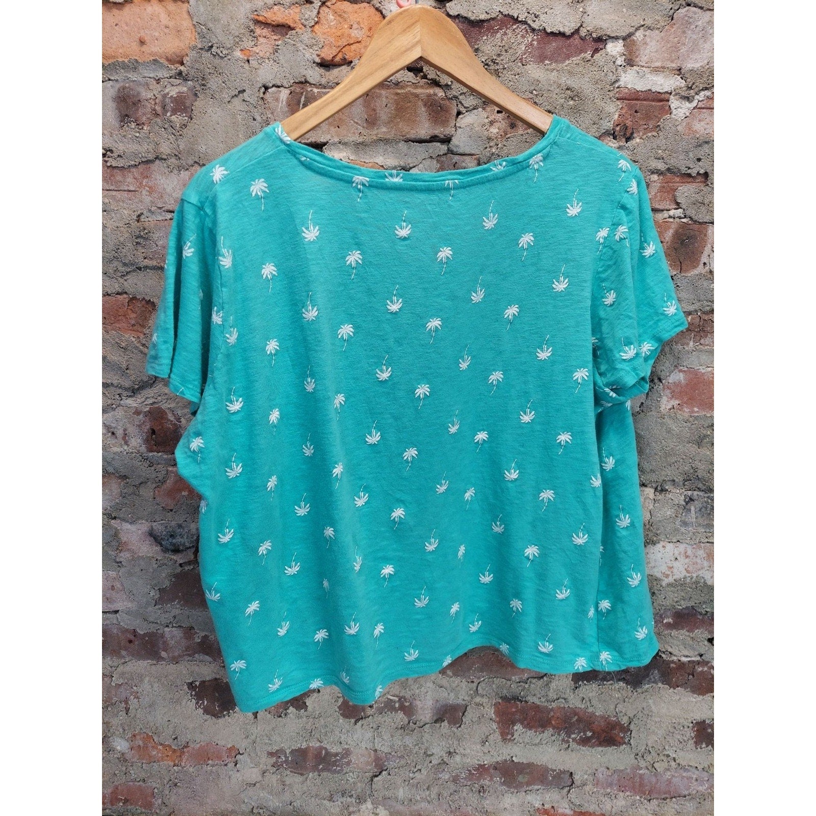 Architect Womens V-Neck T-Shirt Size 1X Teal Palm Tree Print Short Sleeve Cotton