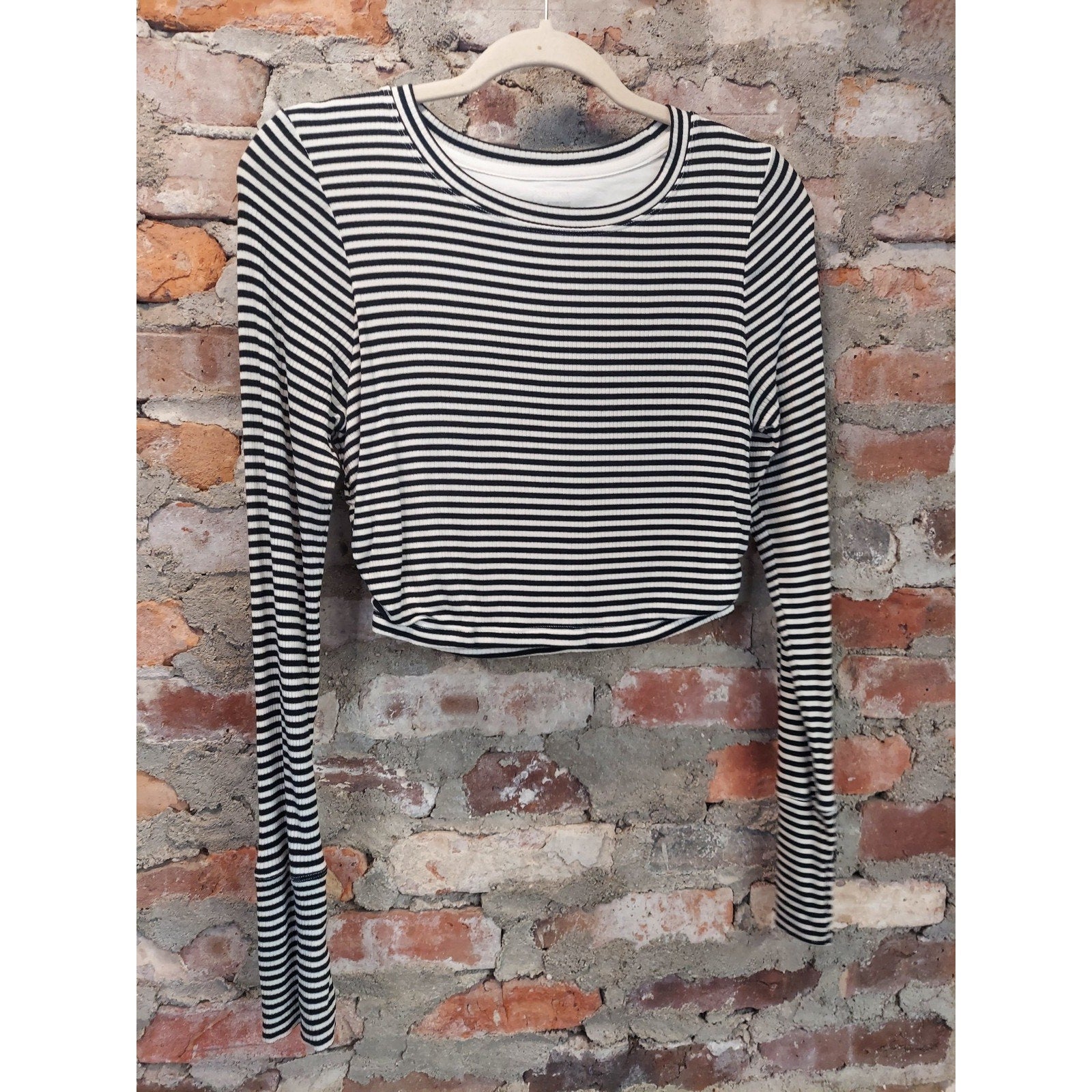 Aerie Offline Womens Sz M Long Sleeve Crop Top Black White Stripe Ribbed Knit