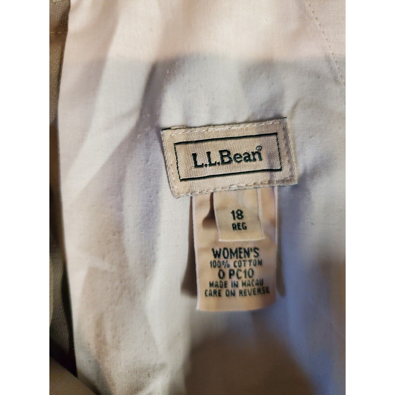 L.L.Bean Womens Shorts 18 Regular Khaki Pleated Elastic Waist Cotton Casual