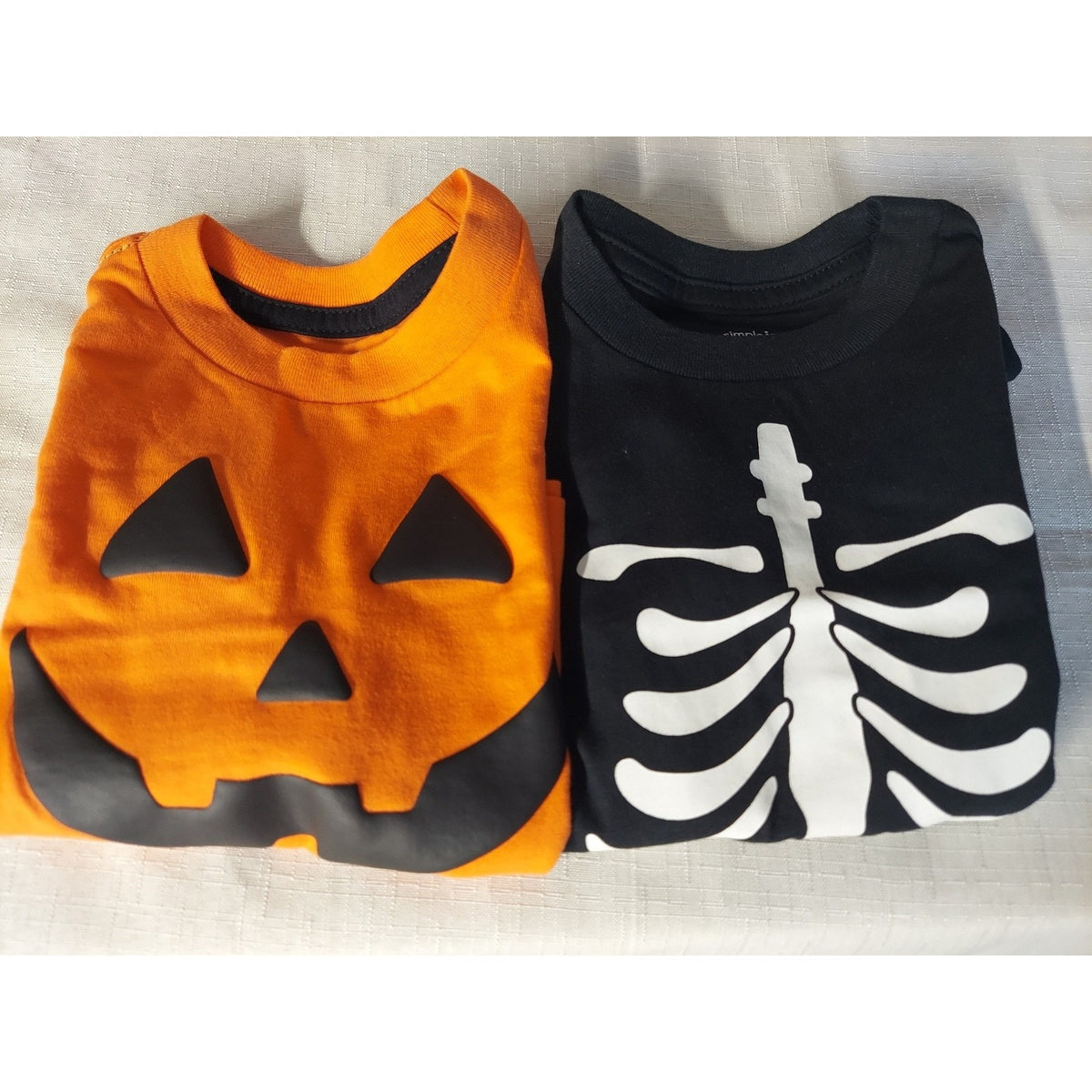 Simple Joys Carters Baby 6-9 months Shirts Halloween Pumpkin Skeleton 2 Pack