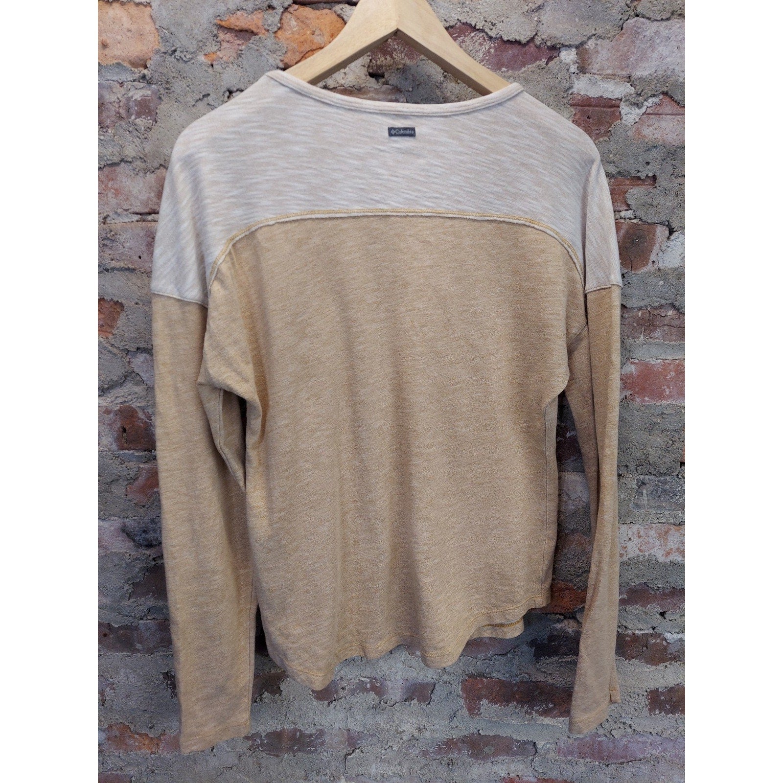 Columbia Unisex Long Sleeve Crewneck Shirt m Medium Tan Cream Two Tone
