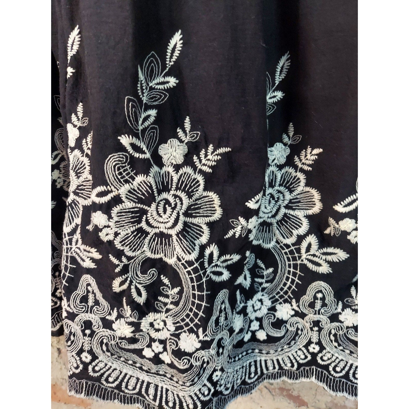 Womens Sleeveless Dress Size 18 Black White Floral Embroidered DB Dressbarn