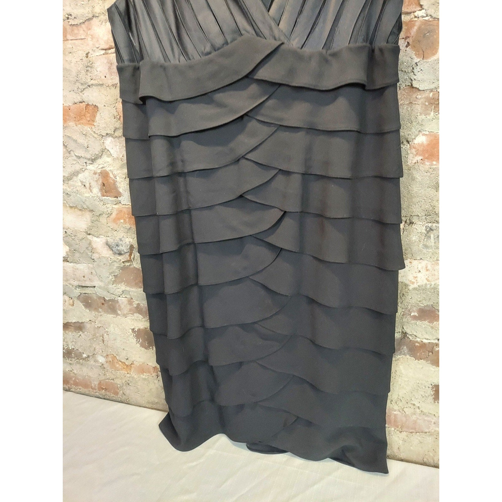 Adrianna Papell Woman Womens Dress Size 18W Black Tiered Ruffle Pleated V Neck