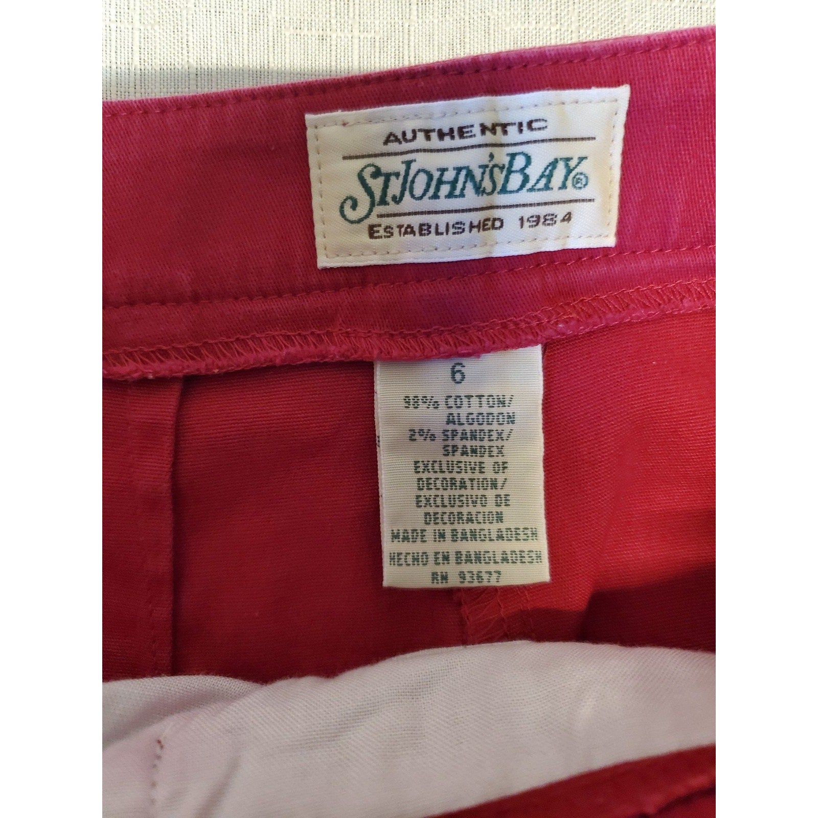 St Johns Bay Womens Shorts Size 6 Magenta Embroidered Floral Stretch Cotton