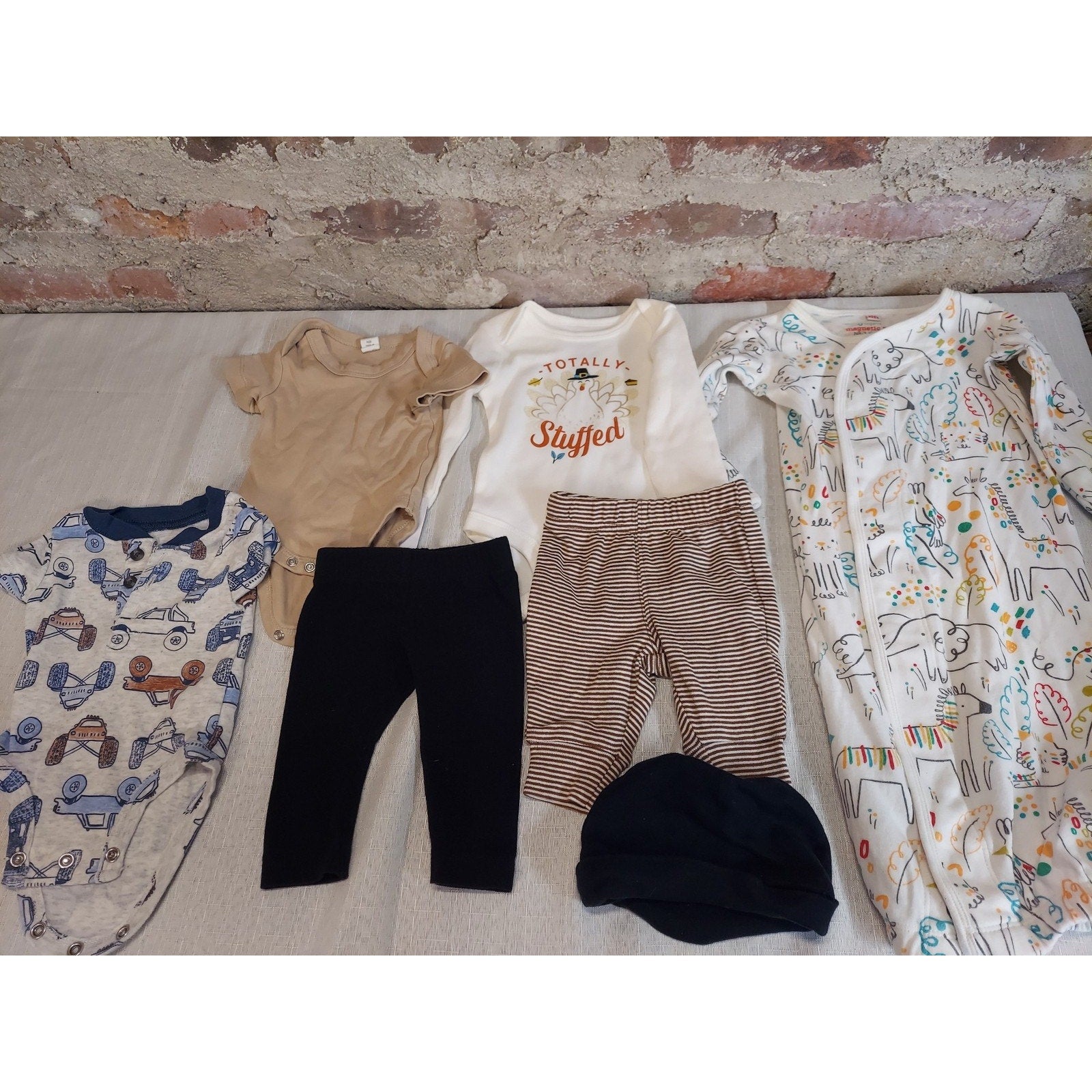 Carters Cat & Jack Baby Clothes Lot Unisex Newborn 0-3 Months Bodysuit Pants