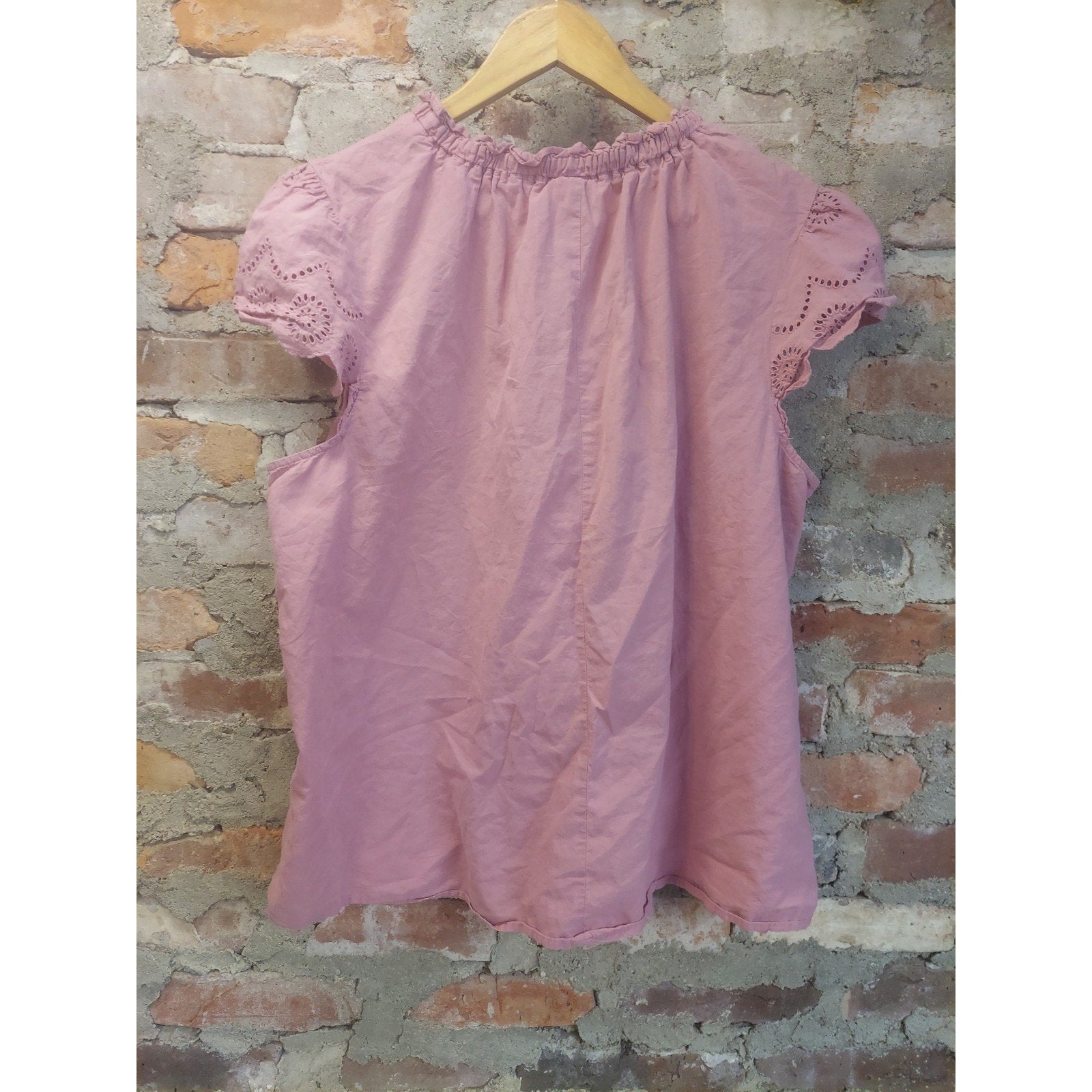 a.n.a Womens Eyelet Smocked Ruffle Neck Cap Sleeve Blouse XXL Pink