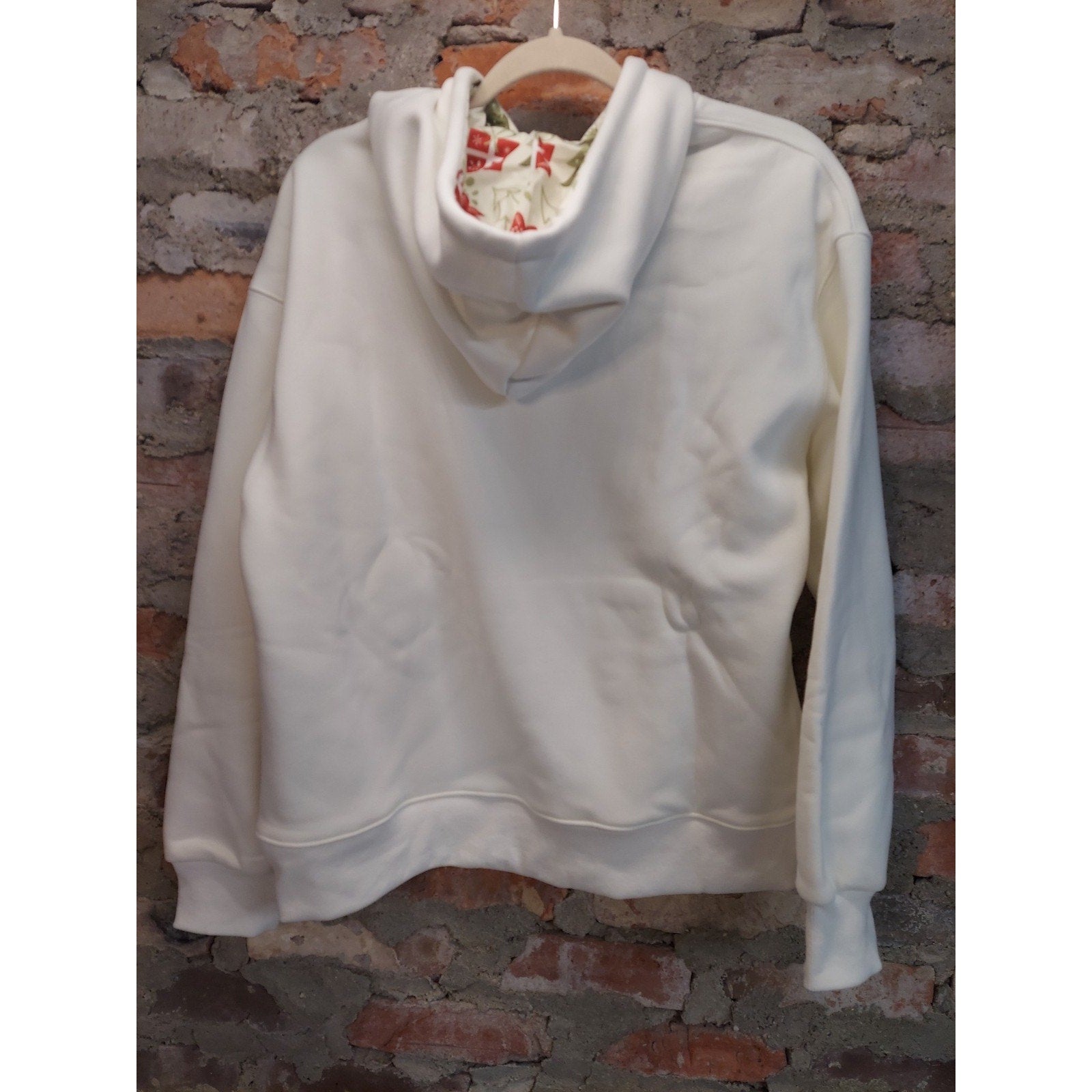 Lephissa Unisex Hoodie M Cream Christmas Embroidered Pullover NWT
