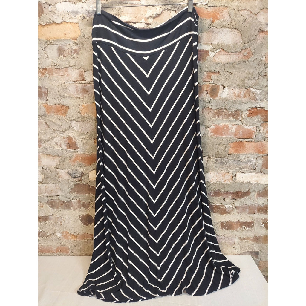 Merona Womens Maxi Skirt XXL Black White Chevron Stripe Pull On Rayon Spandex
