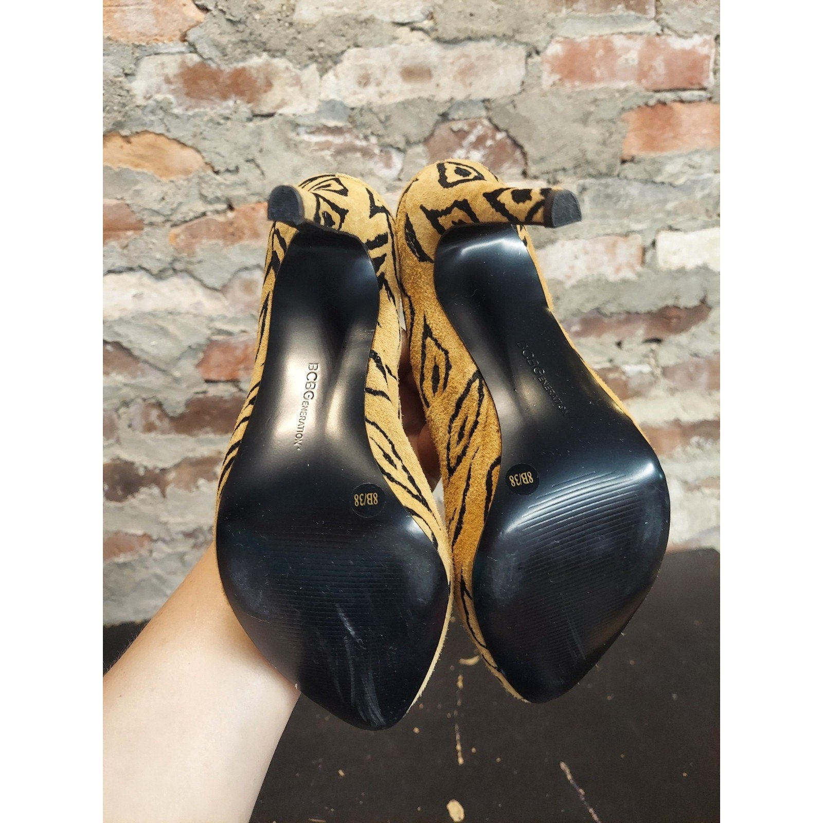 BCBG Generation Womens Pumps 8B Animal Print Platform High Heel Pointed