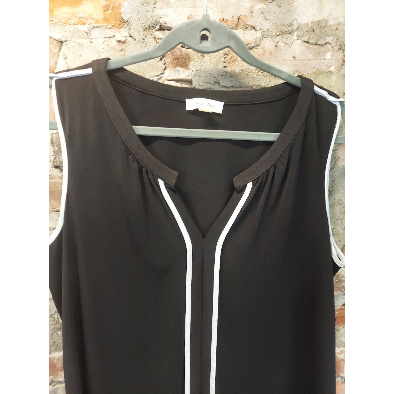 Calvin Klein Womens Sleeveless Blouse Tank Top XL Black White V Neck Piping